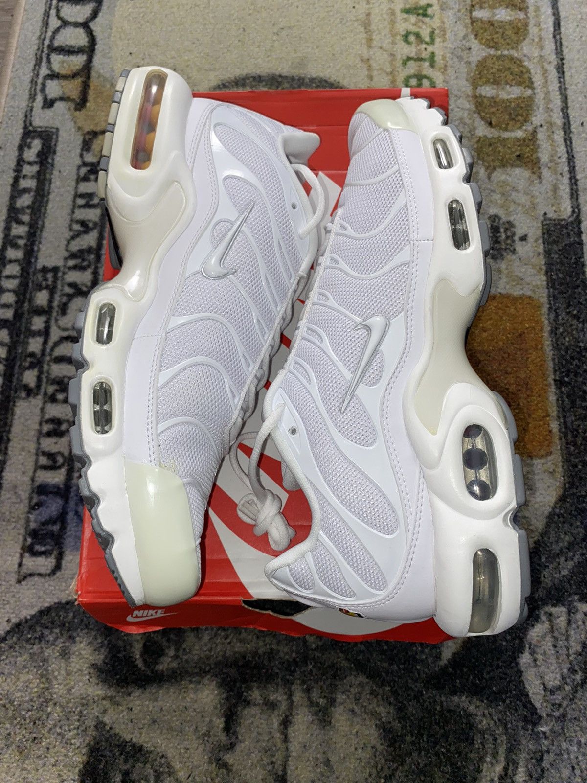 Nike Nike Air Max Plus White Size US 10.5 / EU 43-44 - 1 Thumbnail