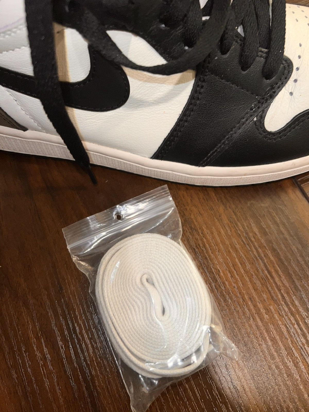 Nike Air Jordan 1 Retro High OG “ Mocha” Size US 10.5 / EU 43-44 - 17 Thumbnail