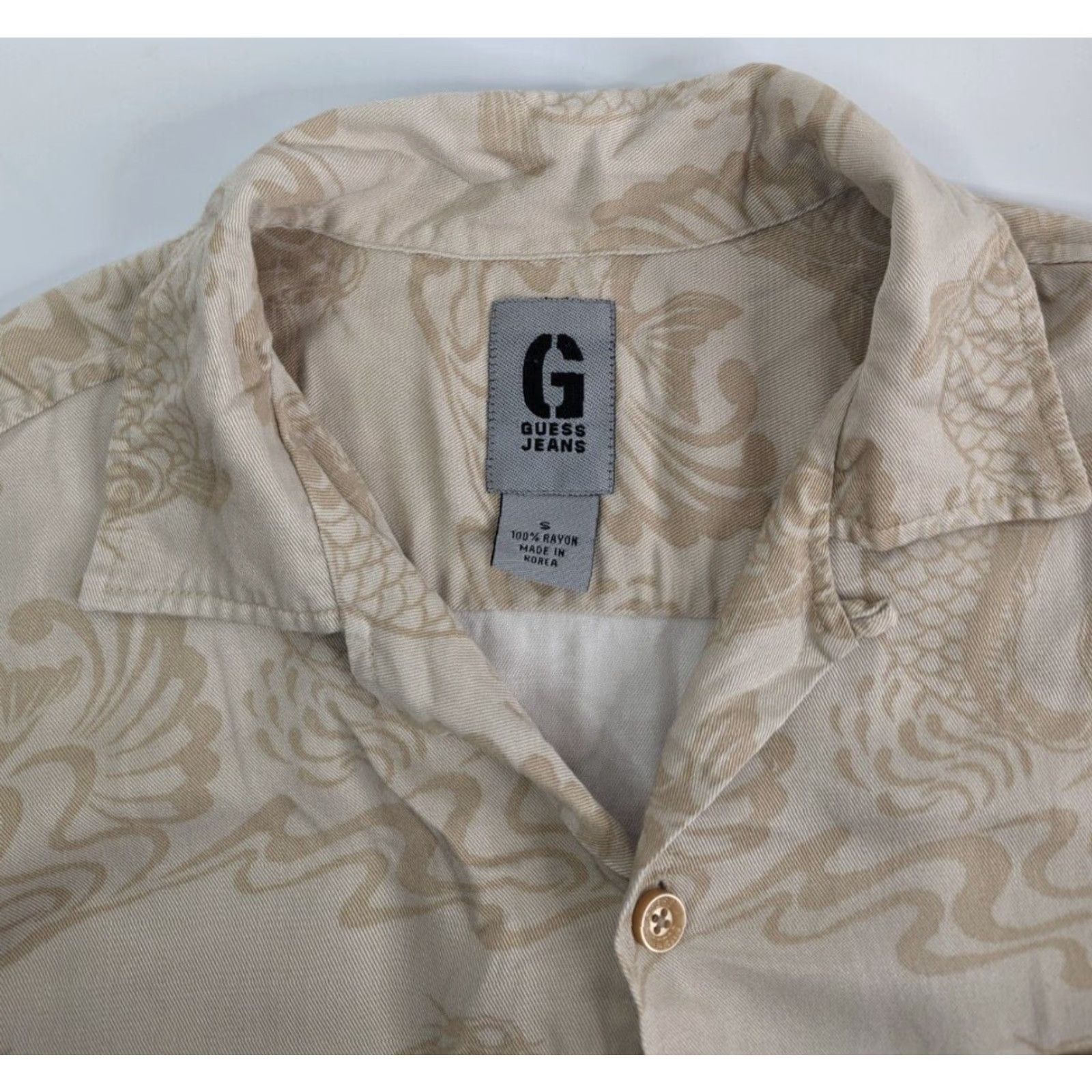 Guess GUESS Shirt Mens Small Beige Koi Embroidered Short Sleeve Button Up Camp Shirt Size US S / EU 44-46 / 1 - 6 Thumbnail