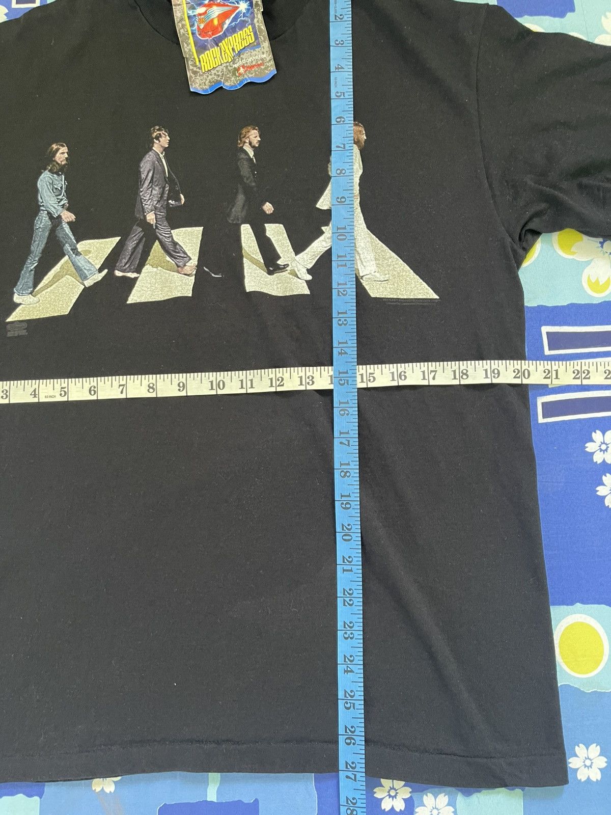 Band Tees vintage 1990s The Beatles "Abbey Road" t-shirt Winterland Size US L / EU 52-54 / 3 - 12 Thumbnail