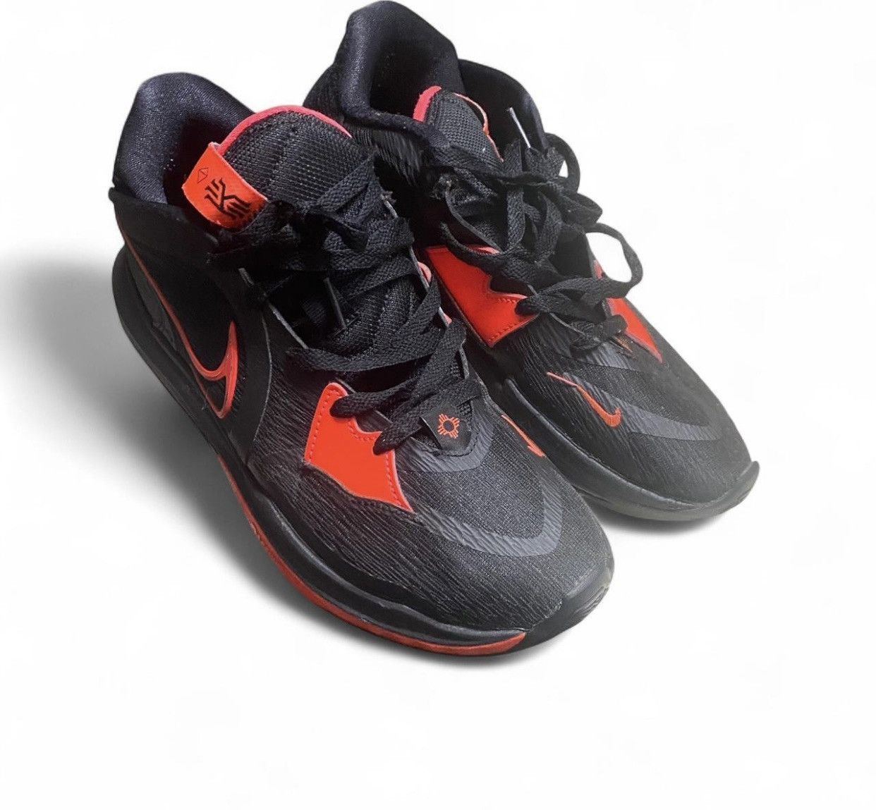 Nike Black and red Nike Kyrie 5 basketball shoes size 10 Size US 10 / EU 43 - 2 Thumbnail