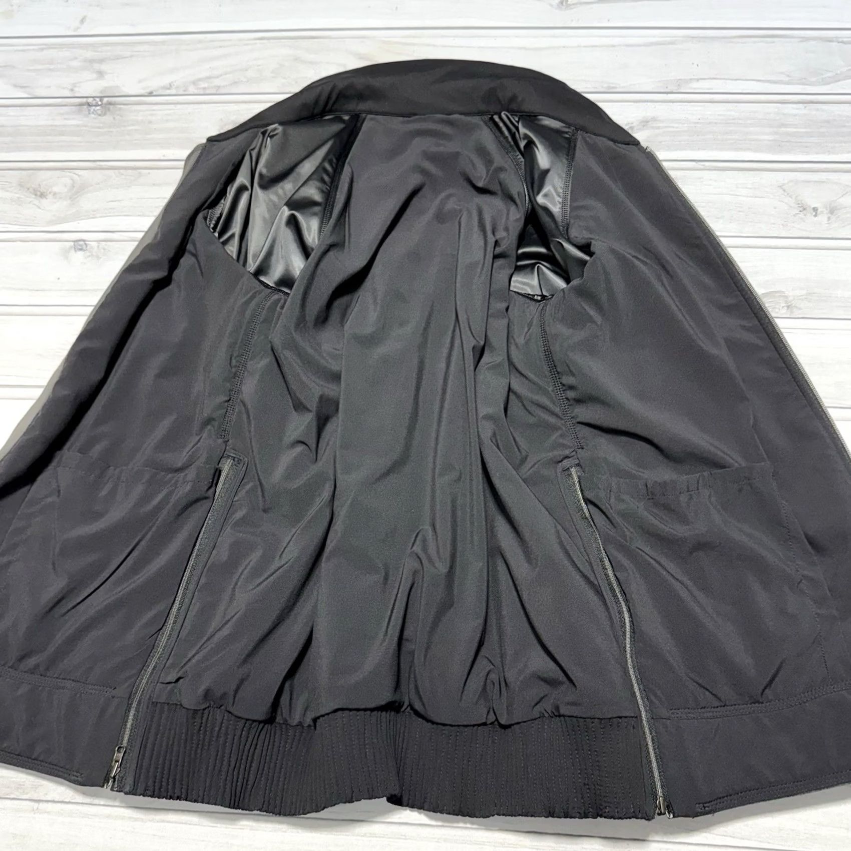 Lululemon Lululemon Both Ways Bomber Jacket Womens 8 Black Gray Reversible Full Zip Jacket Size M / US 6-8 / IT 42-44 - 2 Thumbnail