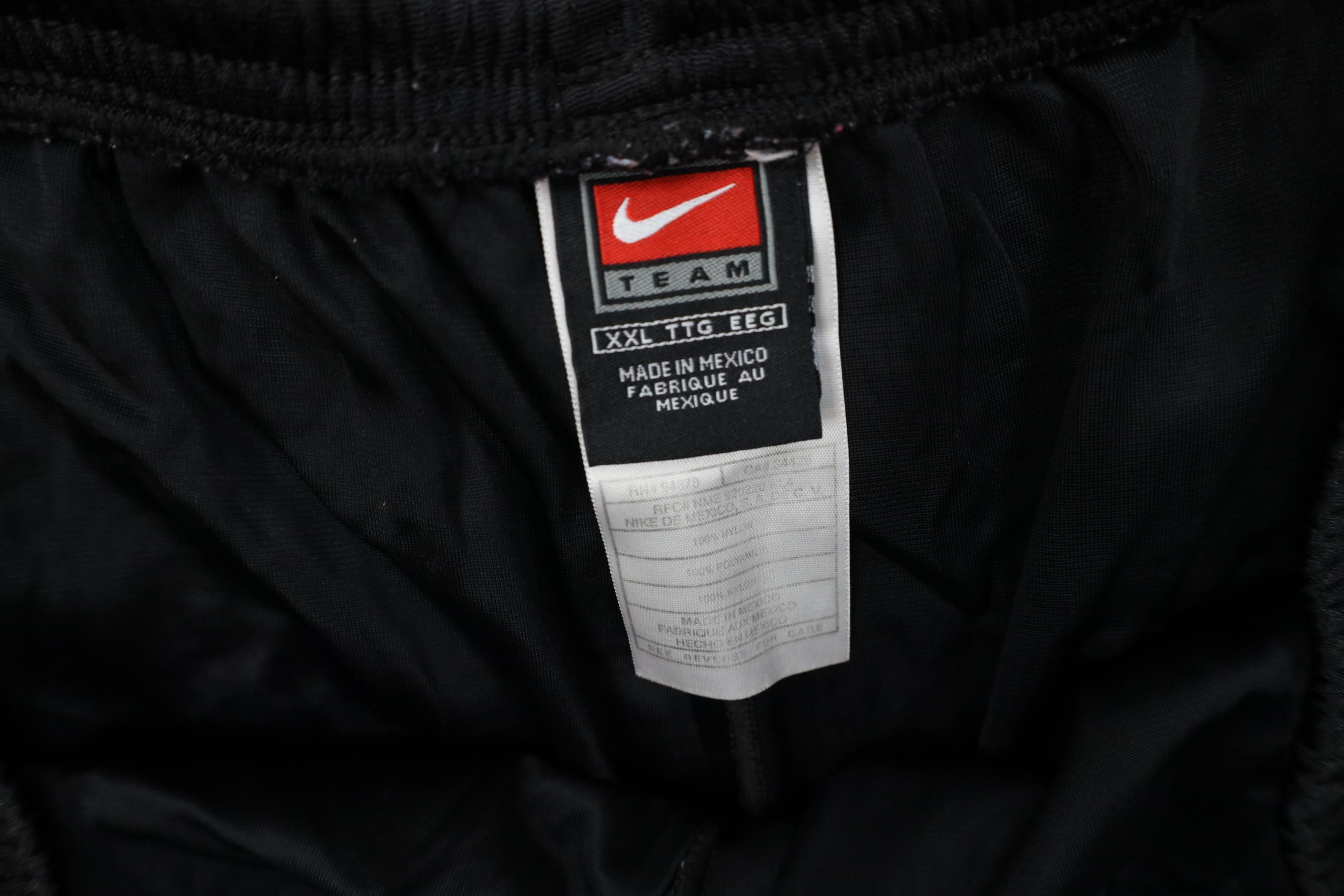Nike Vintage 90s Y2K Nike Swoosh Mesh Above Knee Shorts Black Size US 38 / EU 54 - 6 Thumbnail