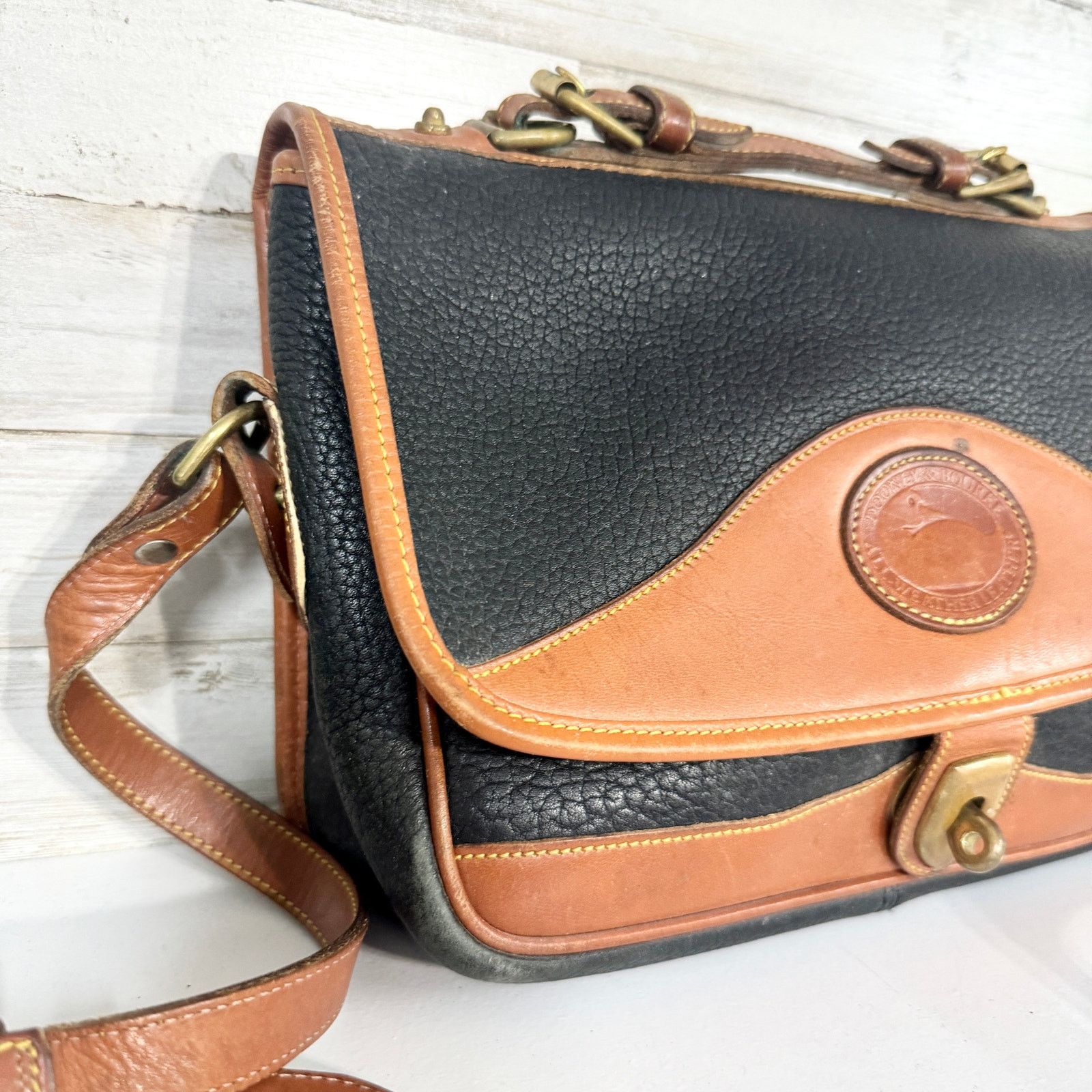 Dooney & Bourke Vtg Dooney & Burke Crossbody All Weather Pebbled Leather Bag Size ONE SIZE - 4 Thumbnail