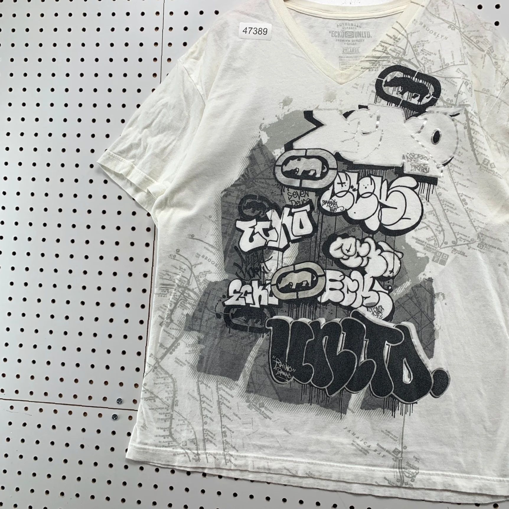 Ecko Unltd. VINTAGE Ecko Unltd T Shirt Mens 2XL White Graffiti Hip Hop V Neck Y2K Shirt Mens 2XL White Graffiti Hip Hop V Neck Y2K Size US XXL / EU 58 / 5 - 5 Thumbnail