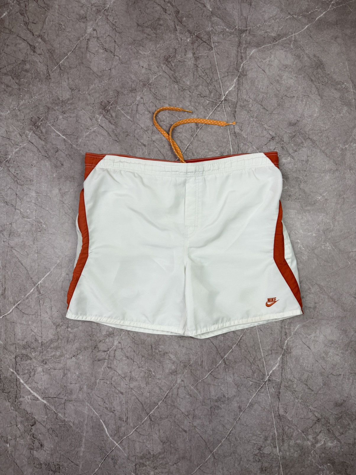 Nike Nike vintage shorts big logo Size US 34 / EU 50 - 1 Thumbnail