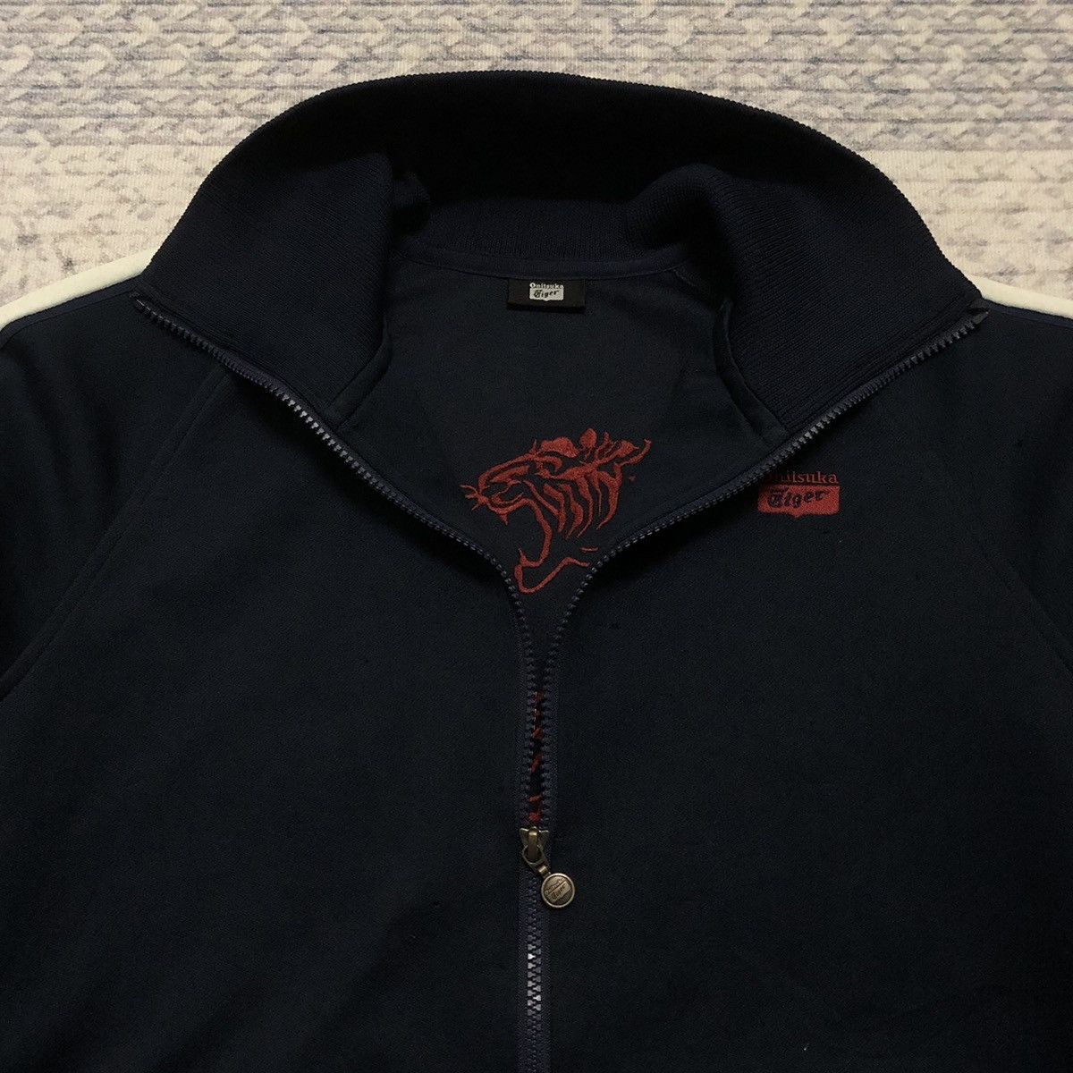 Asics × Japanese Brand × Onitsuka Tiger Rare Distressed Onitsuka Tiger Big Logo Tracktop Jacket Size US L / EU 52-54 / 3 - 4 Thumbnail