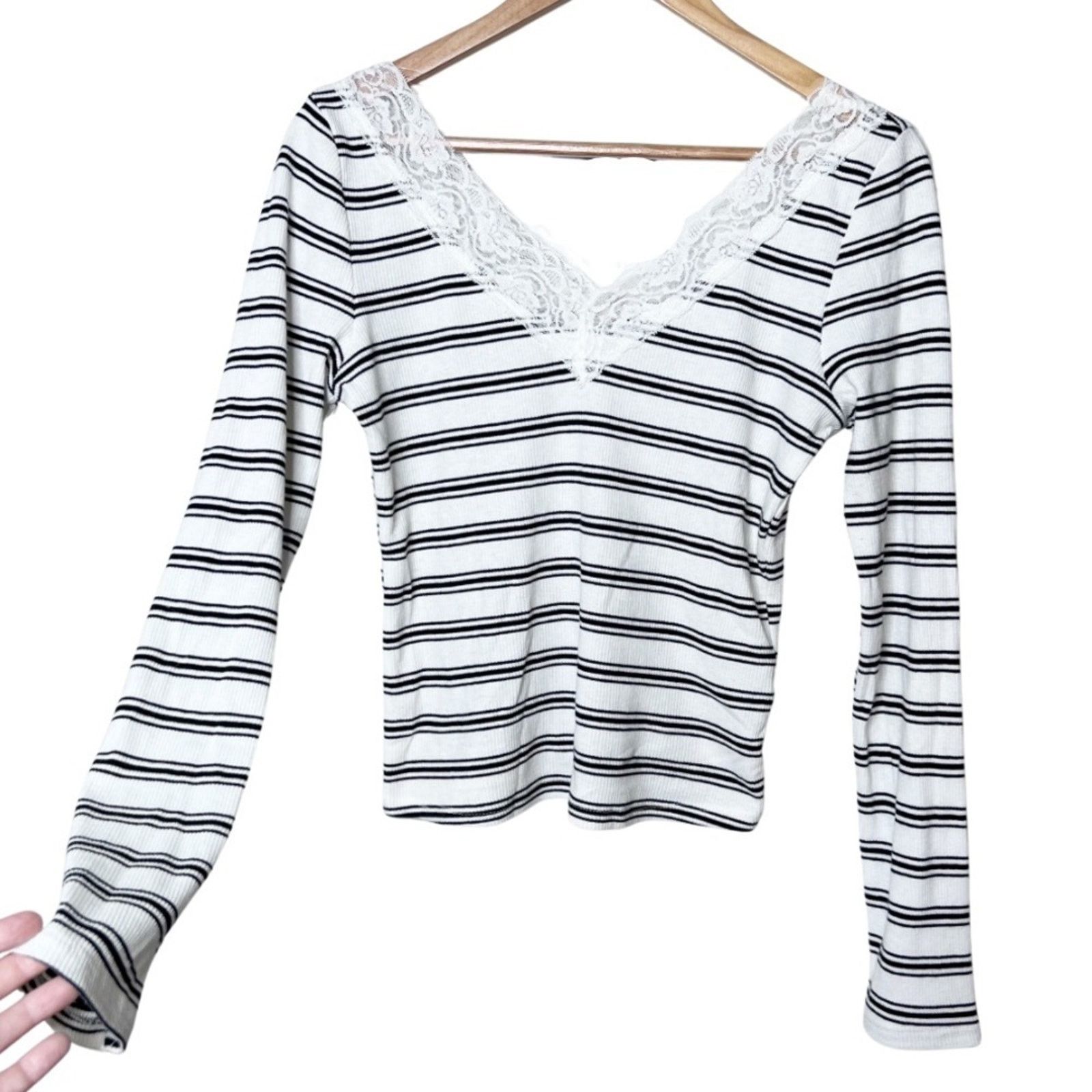 Other Heart & Hips Black & White Striped Lace Ribbed Crop Blouse Size L / US 10 / IT 46 - 1 Thumbnail