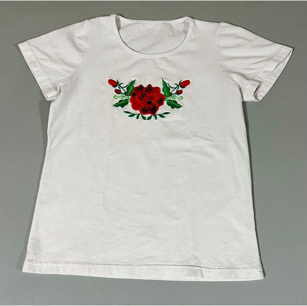 Japanese Brand White Rose Floral Graphic Tee T-Shirt Top Blouse Size S 🌹✨ Size S / US 4 / IT 40 - 3 Thumbnail