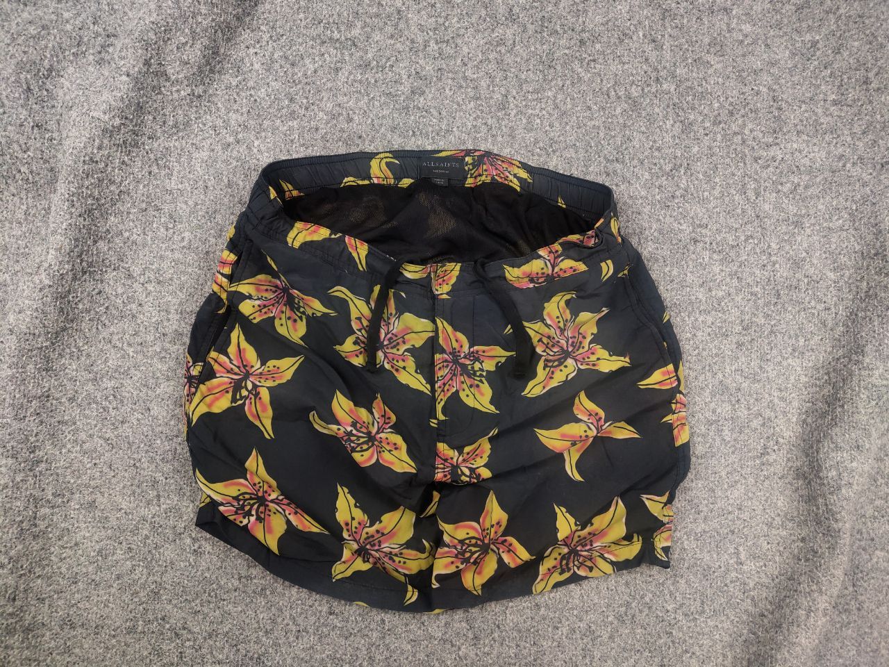 Allsaints Allsaints Hibiscus Swim Casual Nylon Floral Pattern Shorts Size US 32 / EU 48 - 1 Thumbnail