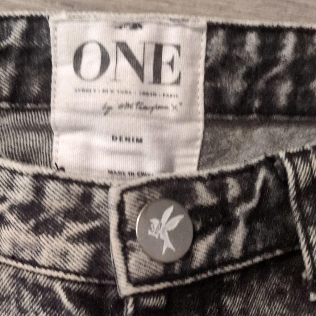 One Teaspoon One Teaspoon Black Acid Washed Trashed Freebies Jeans Sz 25 Size 25" / US 0 / IT 36 - 6 Thumbnail