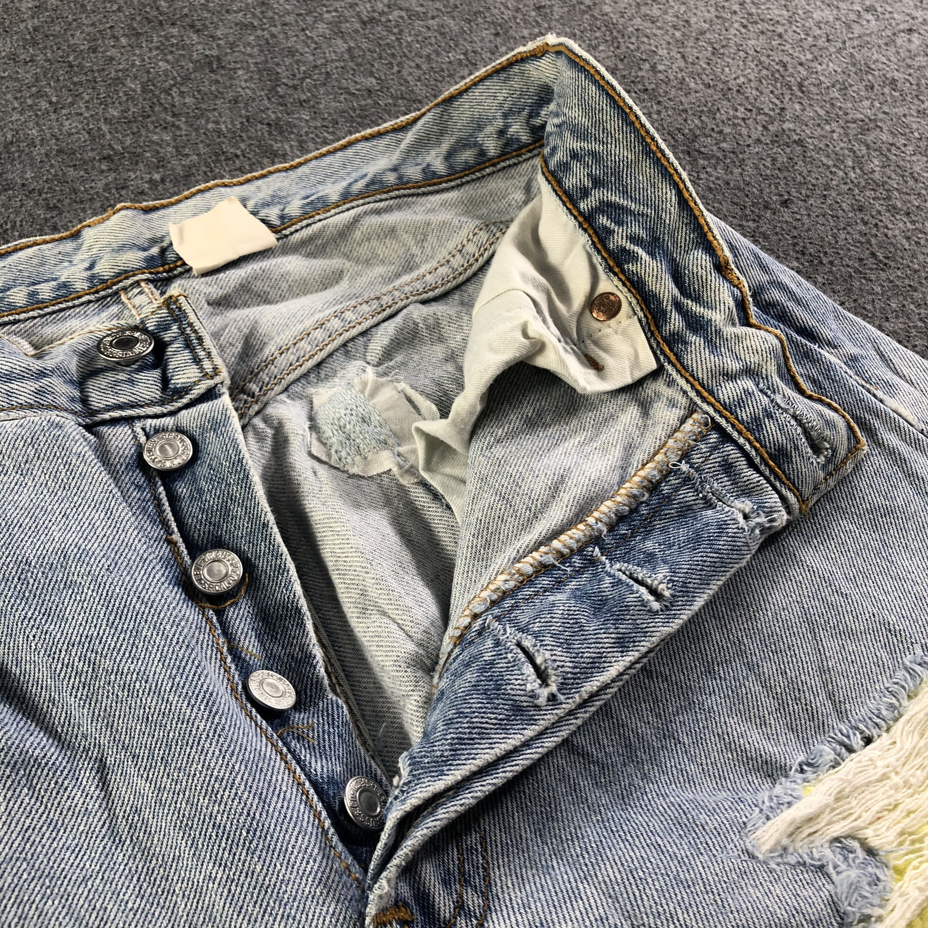 Levi's Vintage 90s Light Wash Levis 501 Jeans-J3812 Size US 29 - 9 Thumbnail