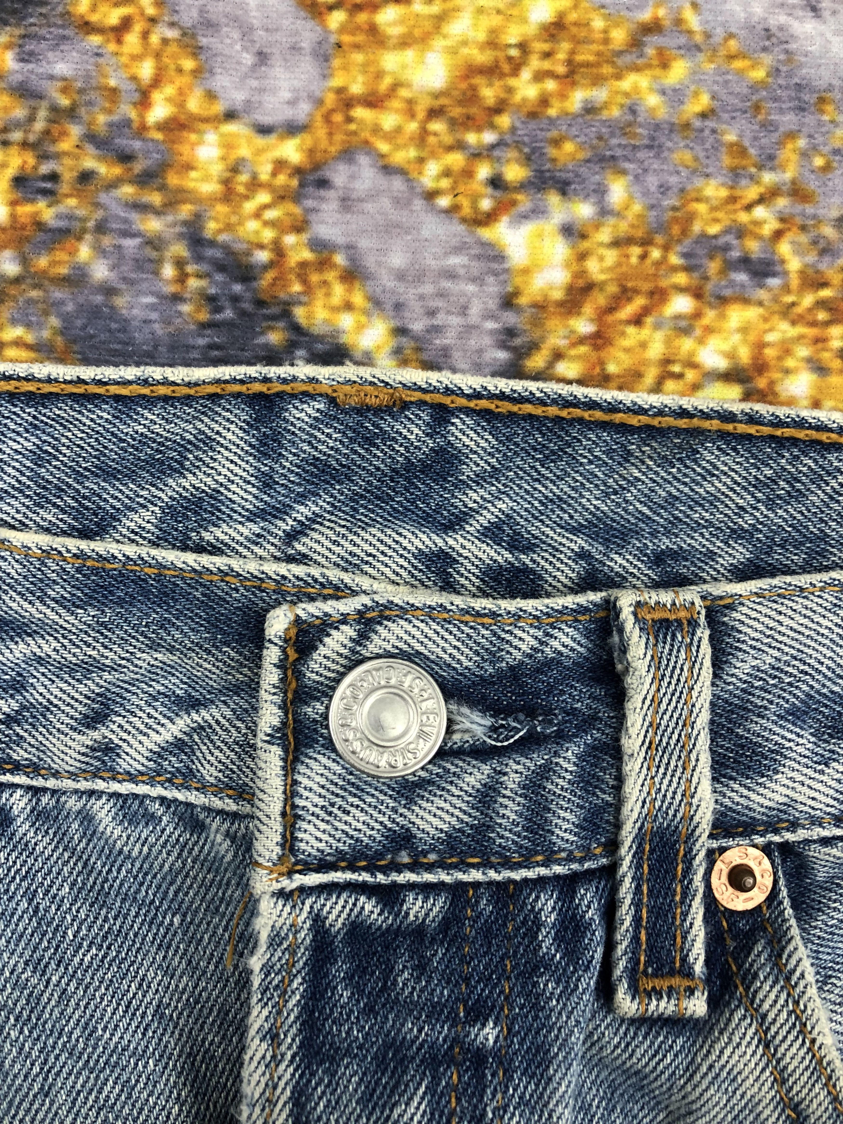 Levi's Vintage Levis 501 Light Blue Button Fly Jeans DPP0051 Size US 31 - 9 Thumbnail