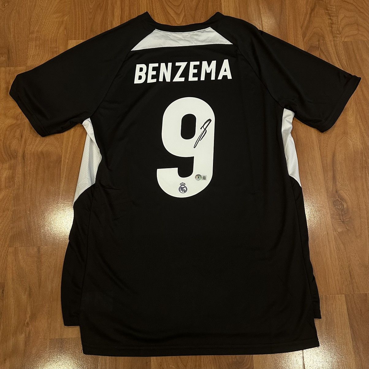 image of Soccer Jersey Karim Benzema Autographed Real Madrid Jersey Beckett Coa in Black, Men's (Size Large)