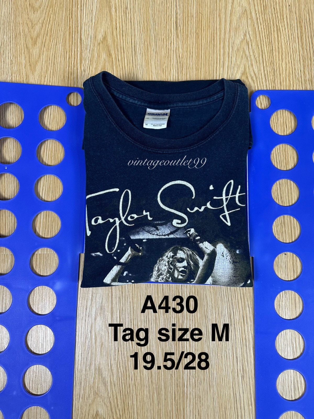 Band Tees Taylor Swift American Tour Tshirt A420 Size US M / EU 48-50 / 2 - 9 Thumbnail