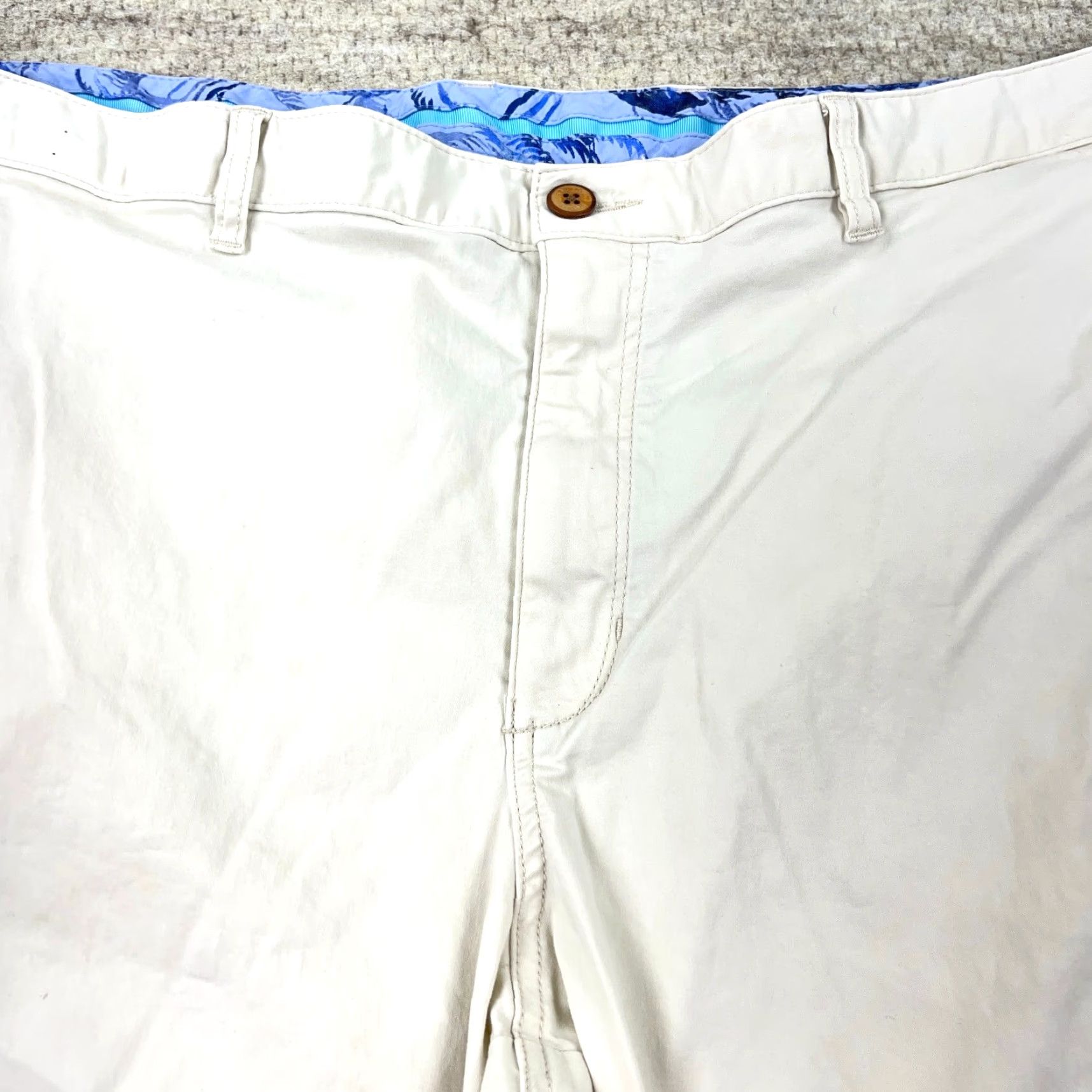 Tommy Bahama Tommy Bahama Chino Shorts Men 42 Light Blue Flat Front Stretch Cotton Tencel Pockets Logo Belt Loops 9 Inseam Casual Beach non-vintage Mens Regular Size US 42 / EU 58 - 4 Thumbnail