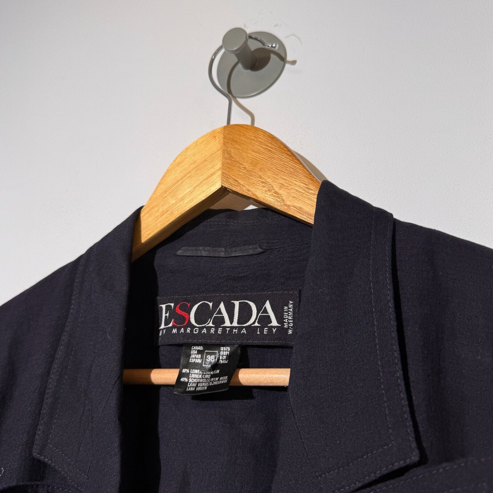 Escada × Vintage Escada Margaretha Navy Linen Wool Blazer Jacket Size 38 IT Size US L / EU 52-54 / 3 - 3 Thumbnail