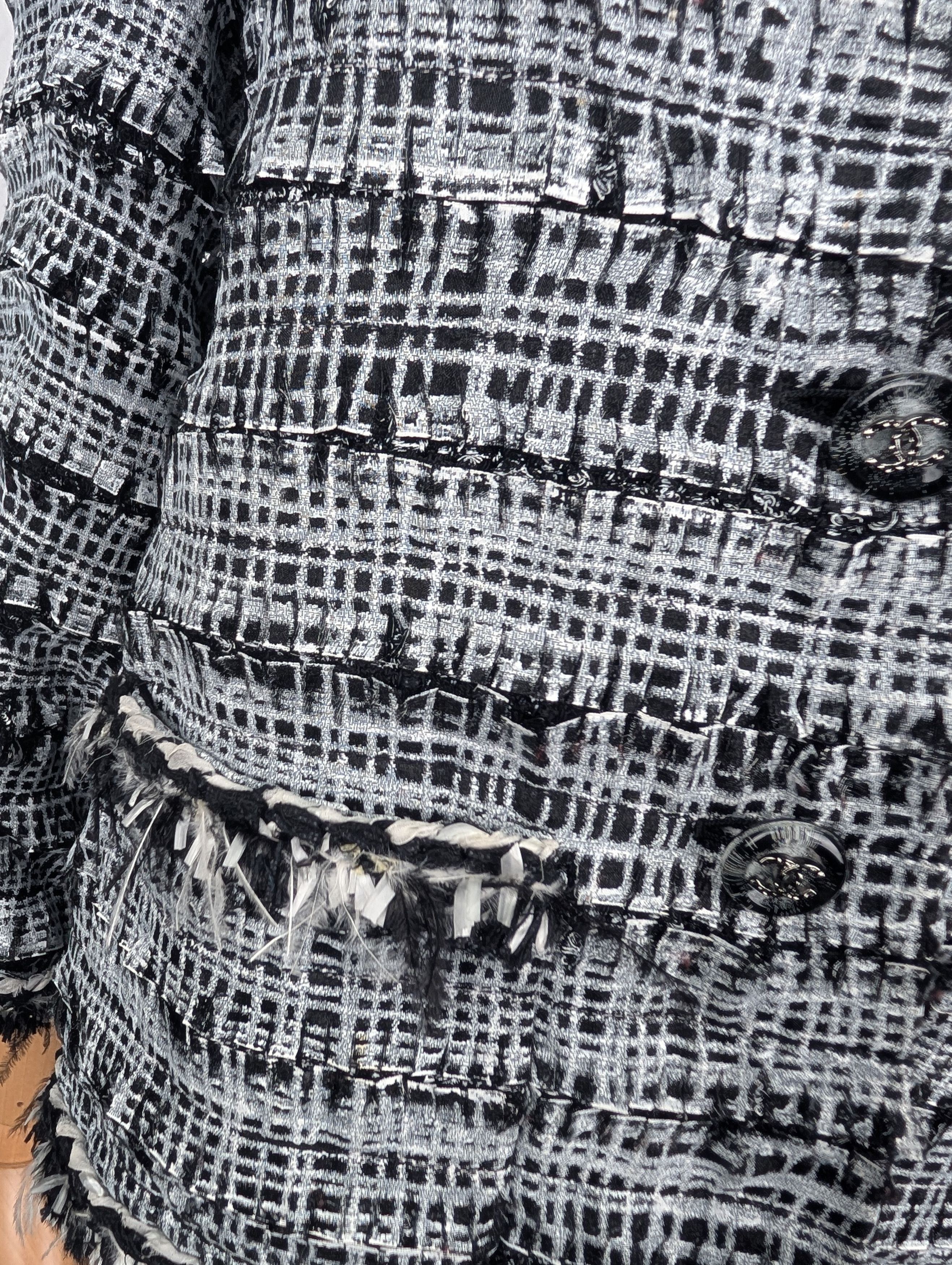 Chanel Chanel Black And White Tweed Jacket With "CC" Logo Buttons Size S / US 4 / IT 40 - 4 Thumbnail