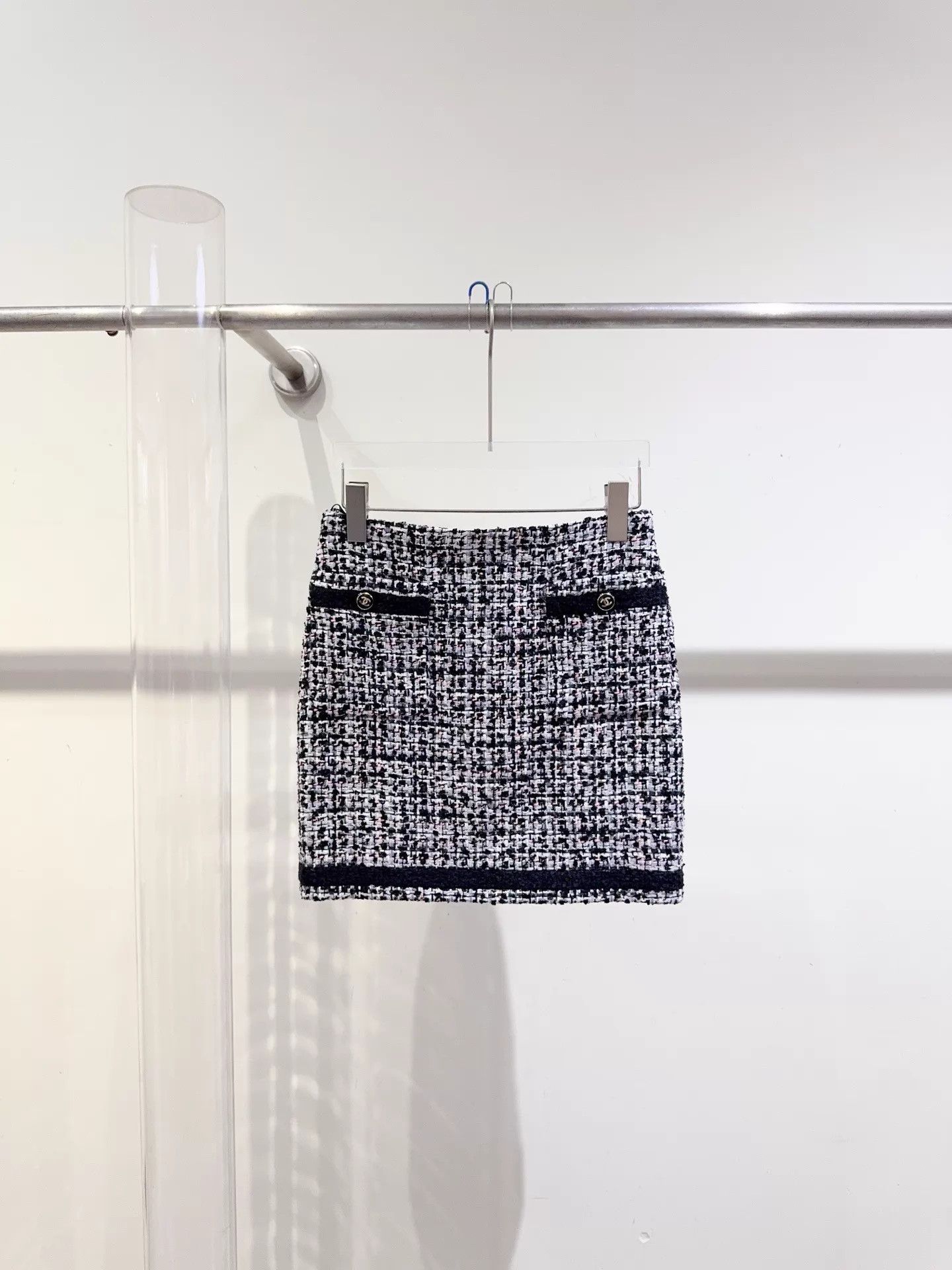Chanel Chanel 23P Tweed Skirt Women's Size 34 Like New Size 25" / US 0 / IT 36 - 1 Thumbnail