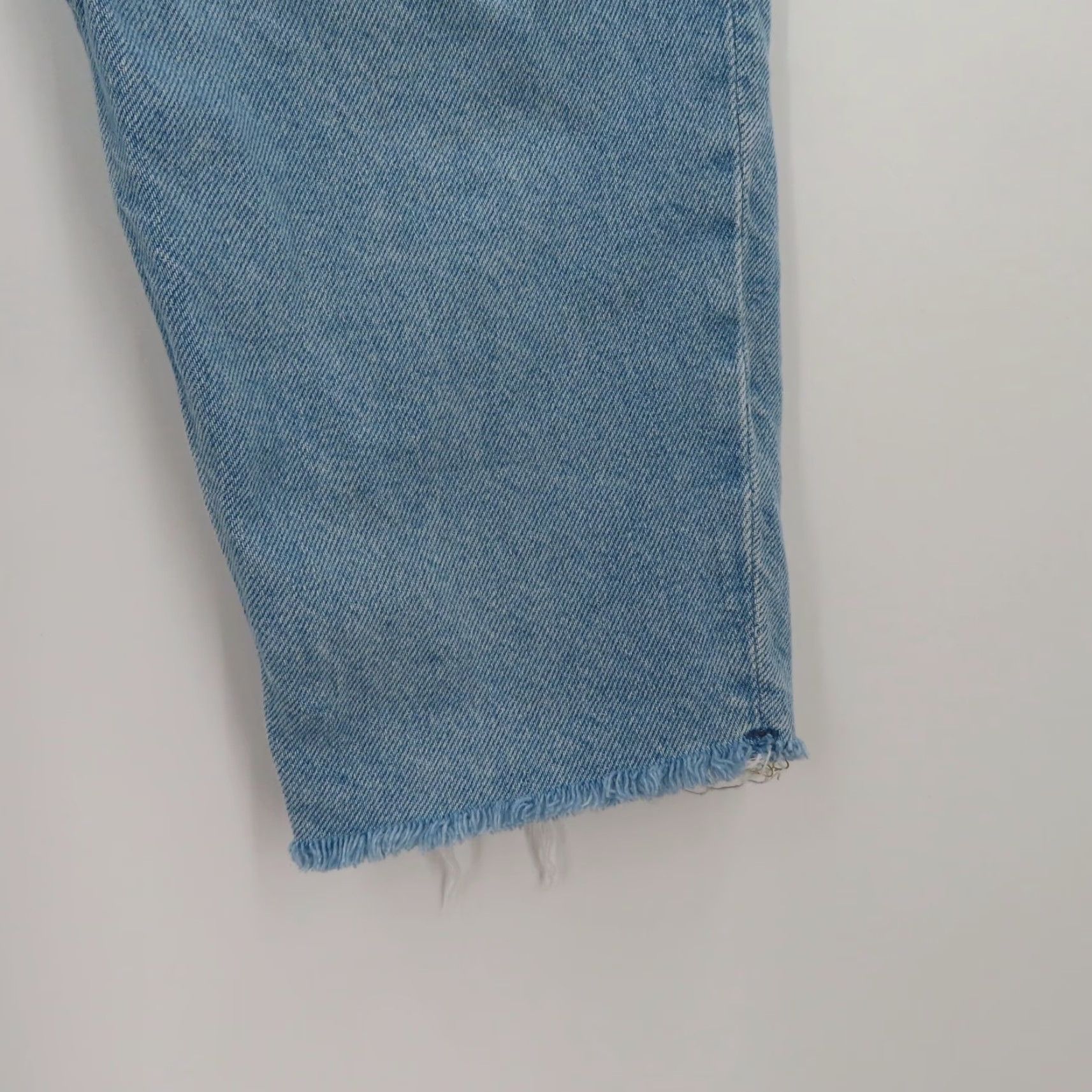 Old Navy Old Navy Womens Jeans 6 High Rise Slouchy Taper Light Wash Denim Button Fly Size 28" / US 6 / IT 42 - 4 Thumbnail