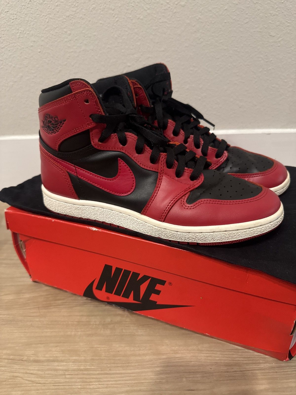 Jordan Brand Air Jordan 1 Retro High ‘85 OG ‘Varsity Red’ Size US 9 / EU 42 - 8 Thumbnail