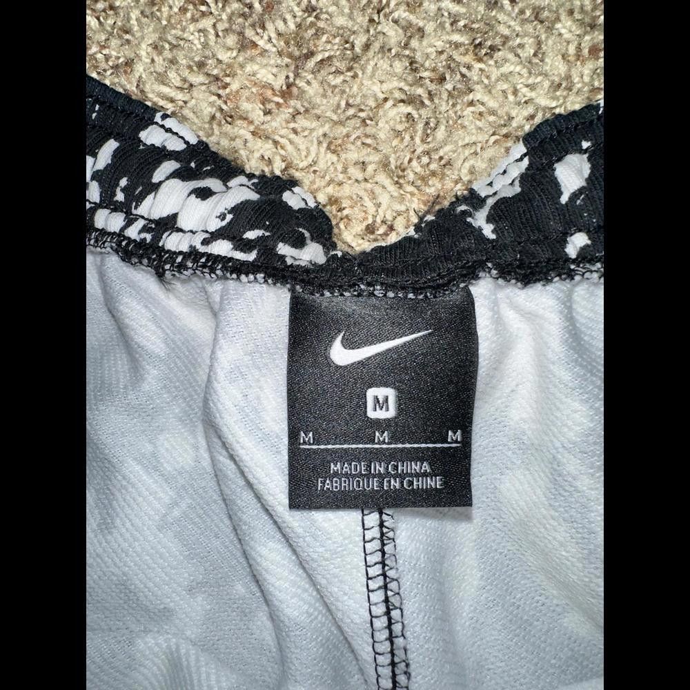 Nike Men's Nike Standard Issue Black/White Tie Dye Basketball Shorts Sample Size US 32 / EU 48 - 4 Thumbnail