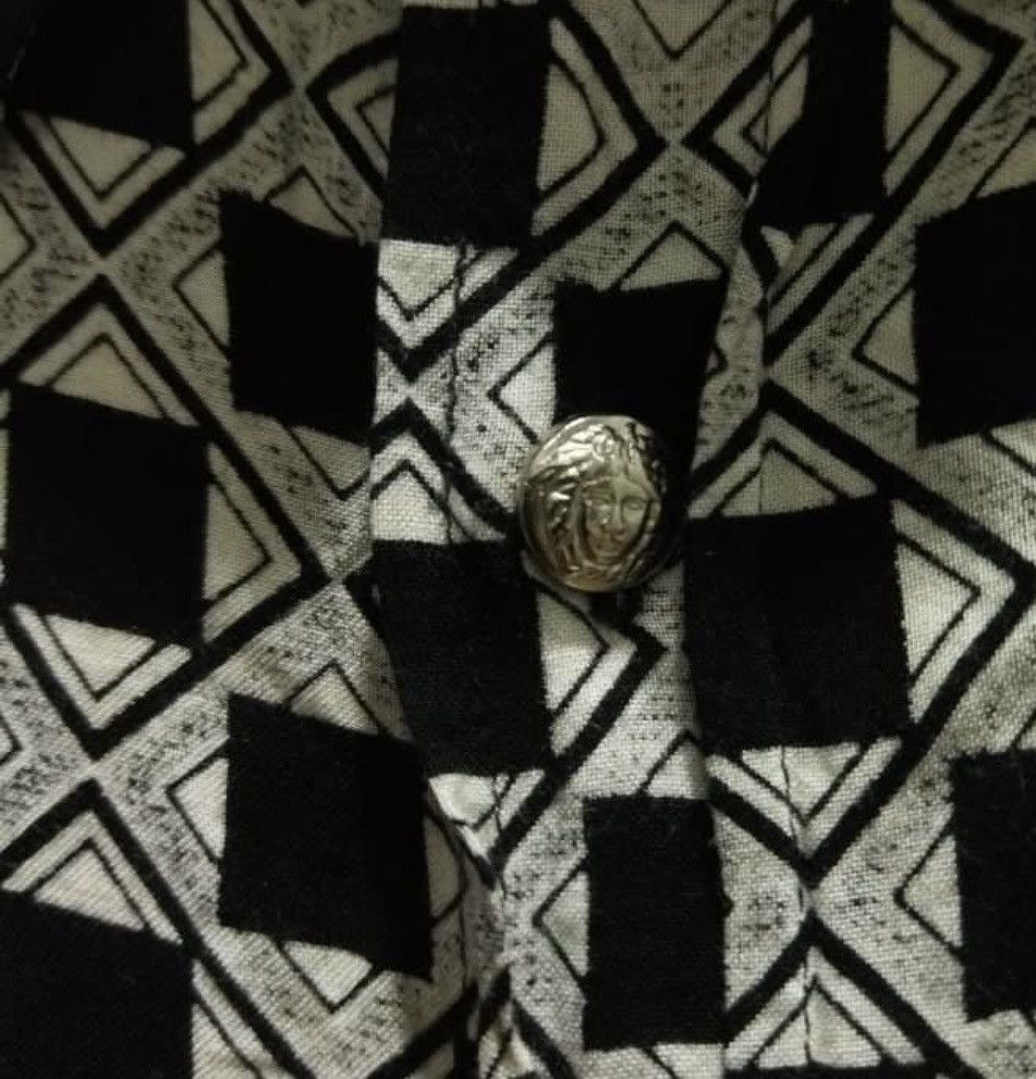 Versace × Versace Jeans Couture × Vintage Vintage Versace Jeans Patern Shirt Size US M / EU 48-50 / 2 - 5 Thumbnail