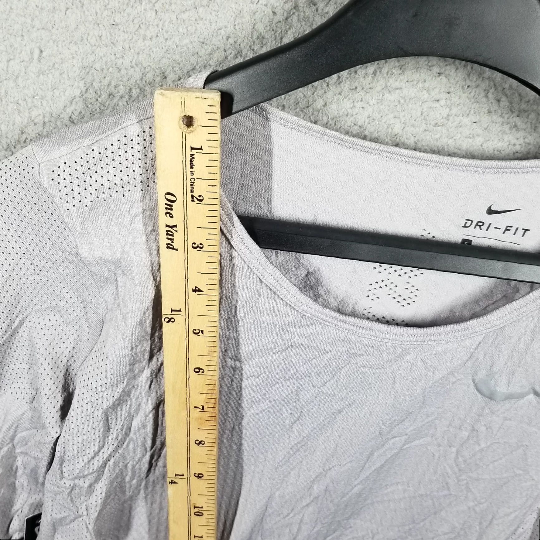 Nike NIKE Shirt Women's Small Gray Running & Jogging Dri-Fit Reflective Long Sleeve T-Shirt BV3918 Size S / US 4 / IT 40 - 5 Thumbnail