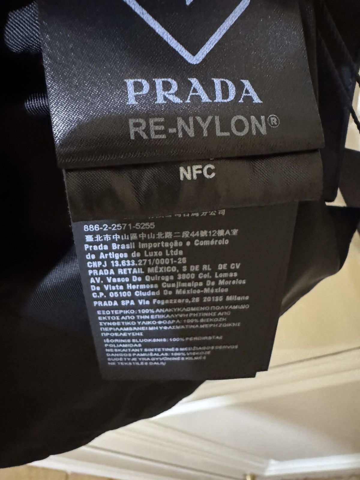 Prada Prada re nylon vest Size US M / EU 48-50 / 2 - 7 Thumbnail