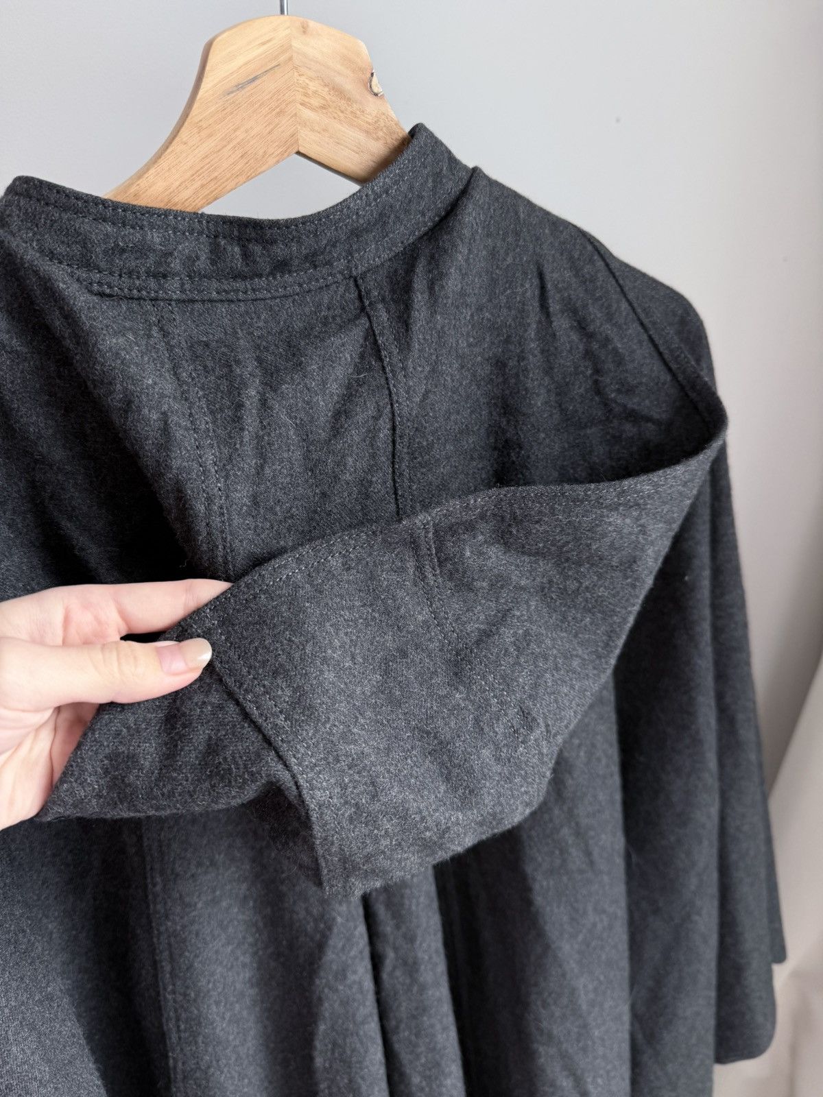 Louis Feraud Louis Feraud cape Size S / US 4 / IT 40 - 3 Thumbnail