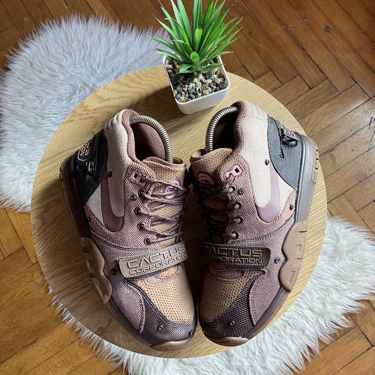 Nike × Travis Scott Nike x Travis Scott Air Trainer 1 SP Wheat Size US 7 / EU 40 - 2 Thumbnail