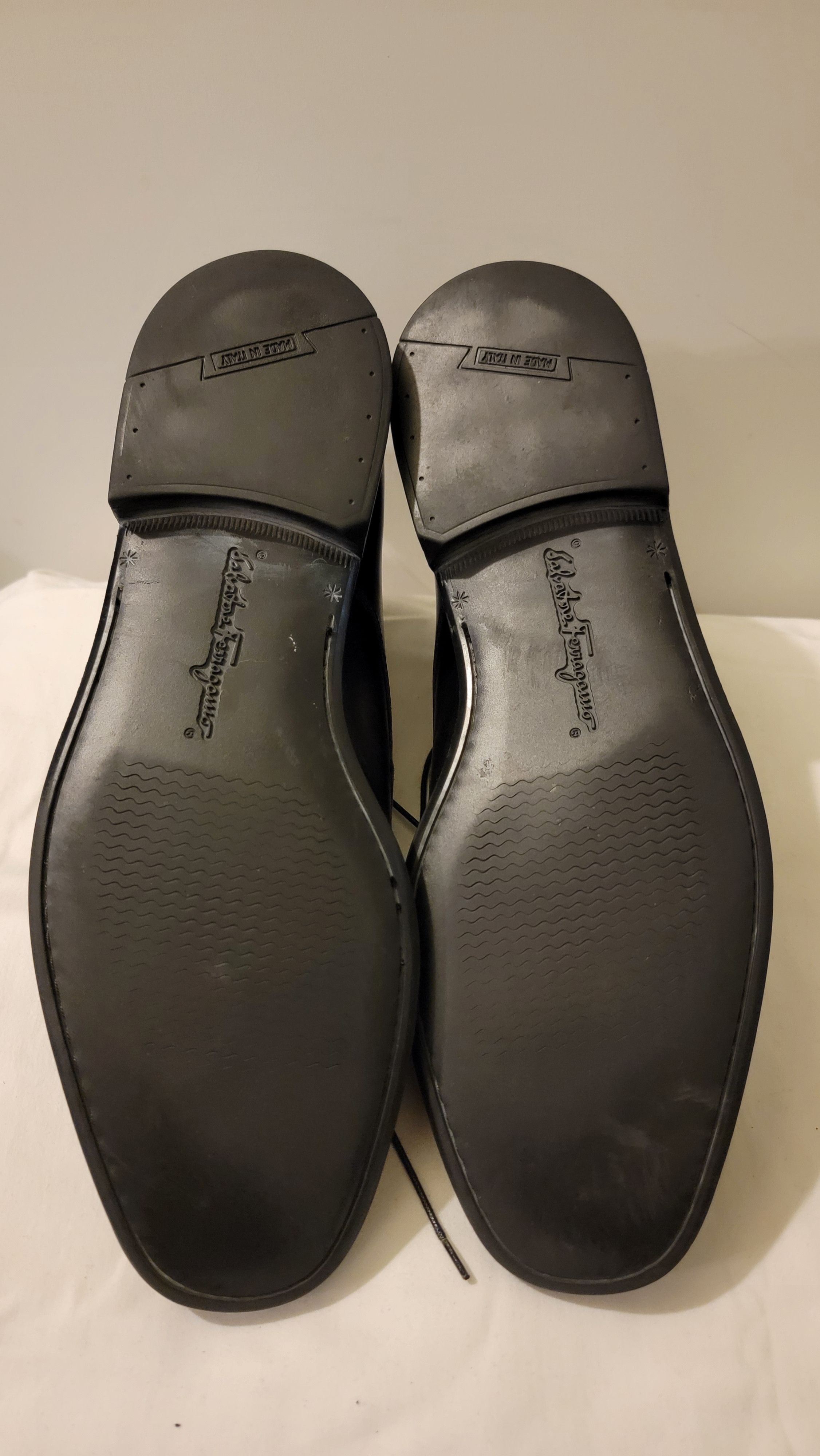 Salvatore Ferragamo Salvatore Ferragamo men's black leather chukka boots Size US 10 / EU 43 - 6 Thumbnail