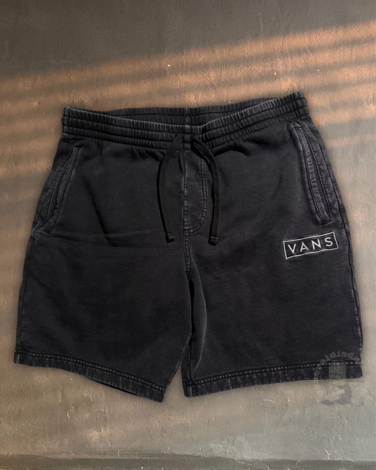 Vans Vans easy wash fleece shorts vintage wash black embroidered Size US 35 - 1 Thumbnail