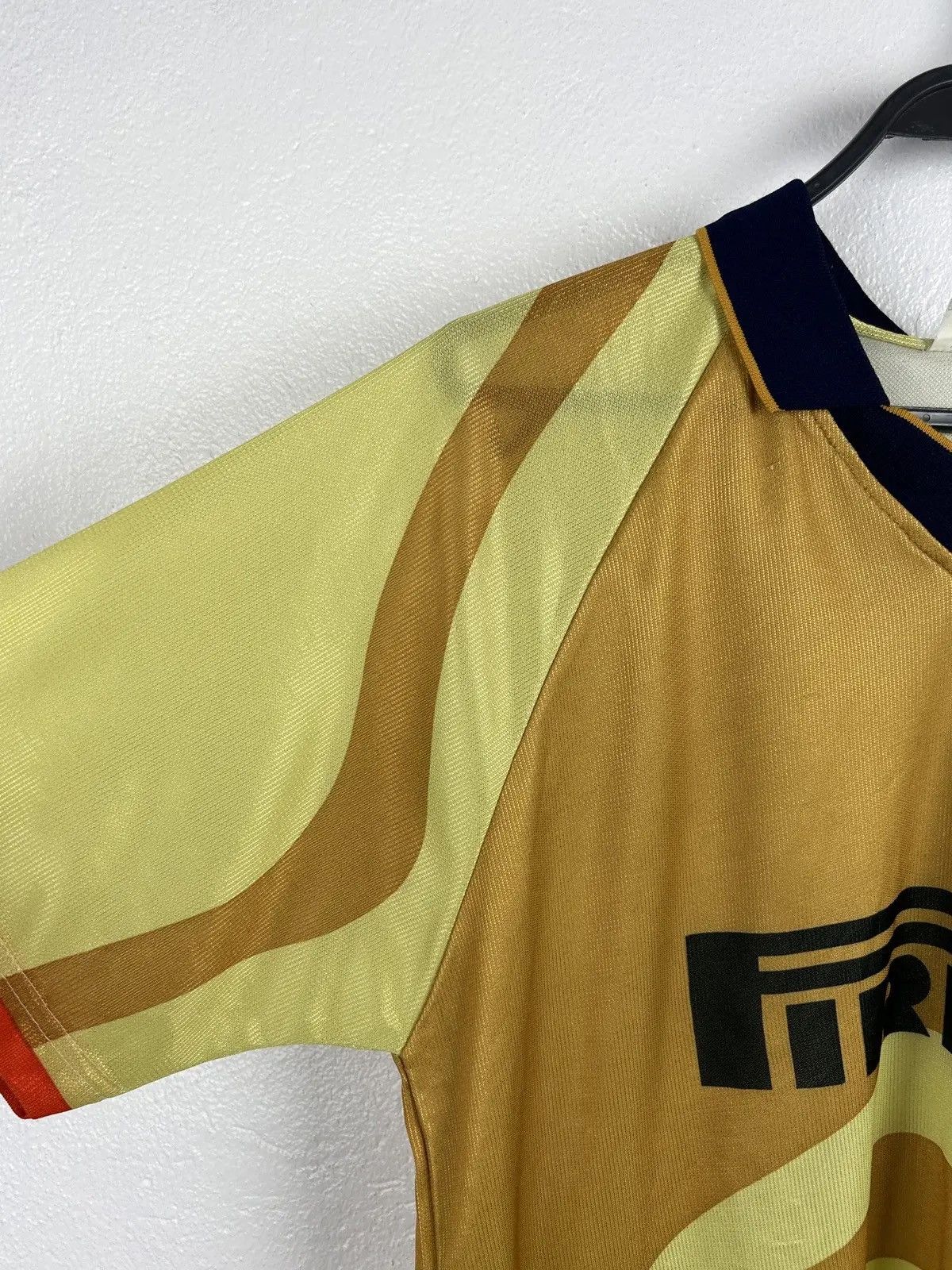 Vintage 00s Vintage Inter Milan Licensed Replica Jersey In Yellow Size US L / EU 52-54 / 3 - 5 Thumbnail