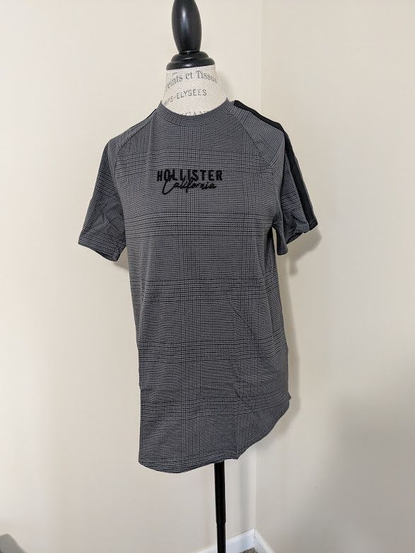 Hollister Holister curved hem tee size M NWT Size US M / EU 48-50 / 2 - 1 Thumbnail