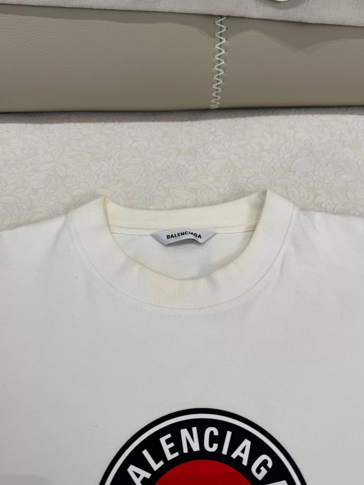 Balenciaga Balenciaga Women's White Regular SS T-Shirt S Size S / US 4 / IT 40 - 2 Thumbnail