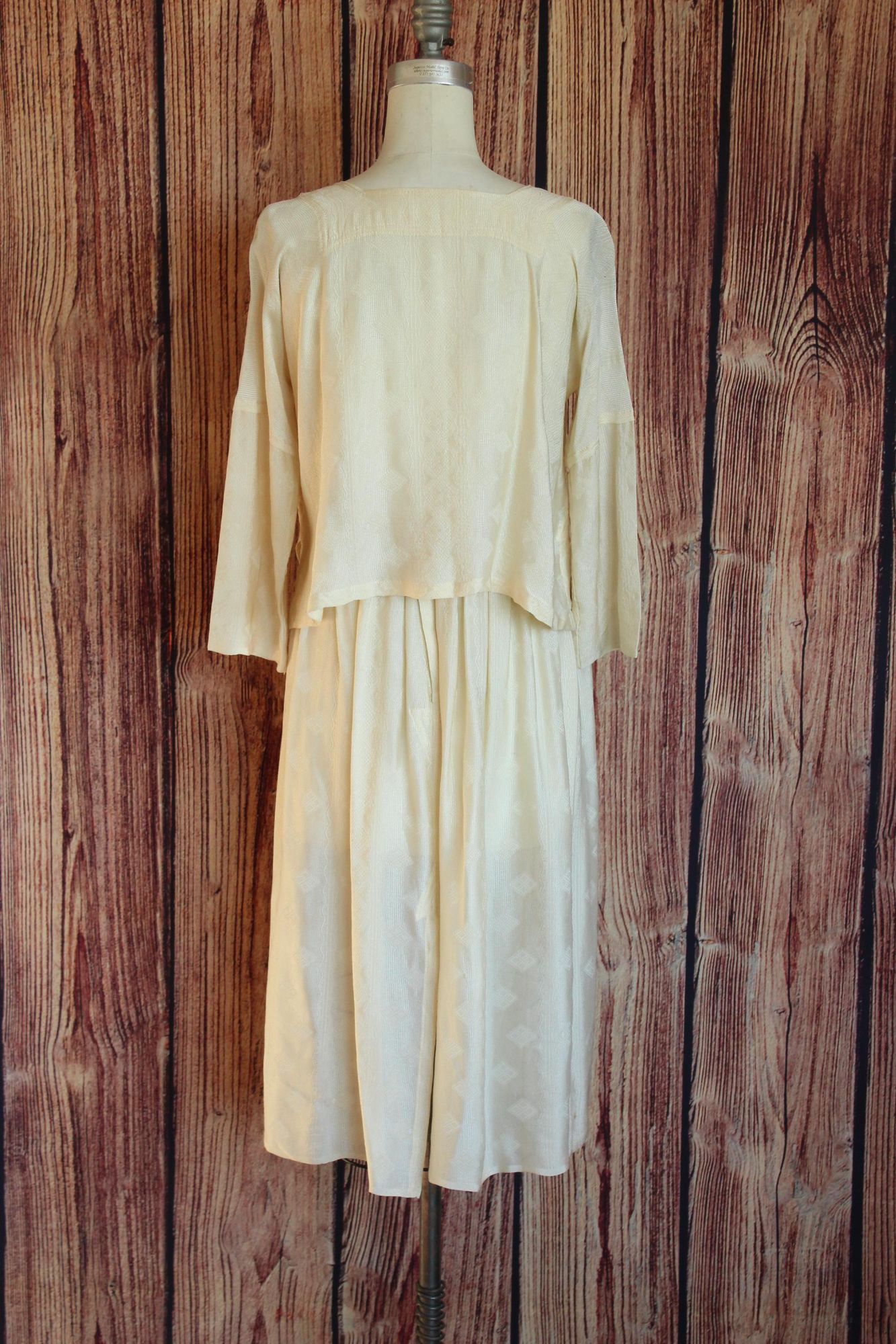 Vintage Vintage 1960s Blouse and Skirt, Ivory Silk Separates, Square Size S / US 4 / IT 40 - 9 Thumbnail