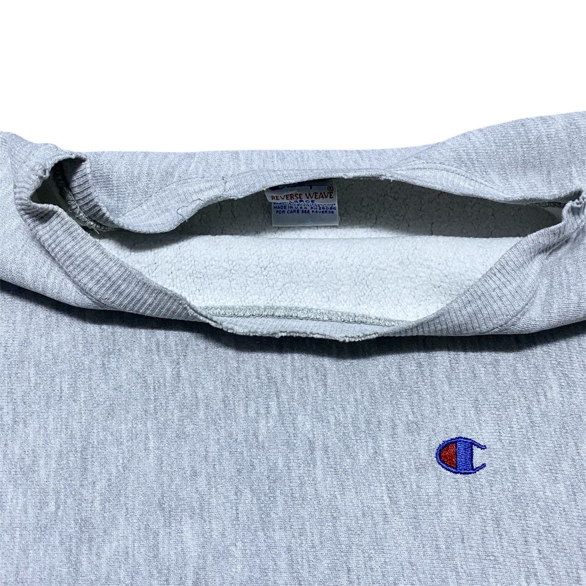 Champion Rare‼️🔥Vintage Distress Reverse Weave Small Logo Sweatshirt Size US M / EU 48-50 / 2 - 8 Thumbnail