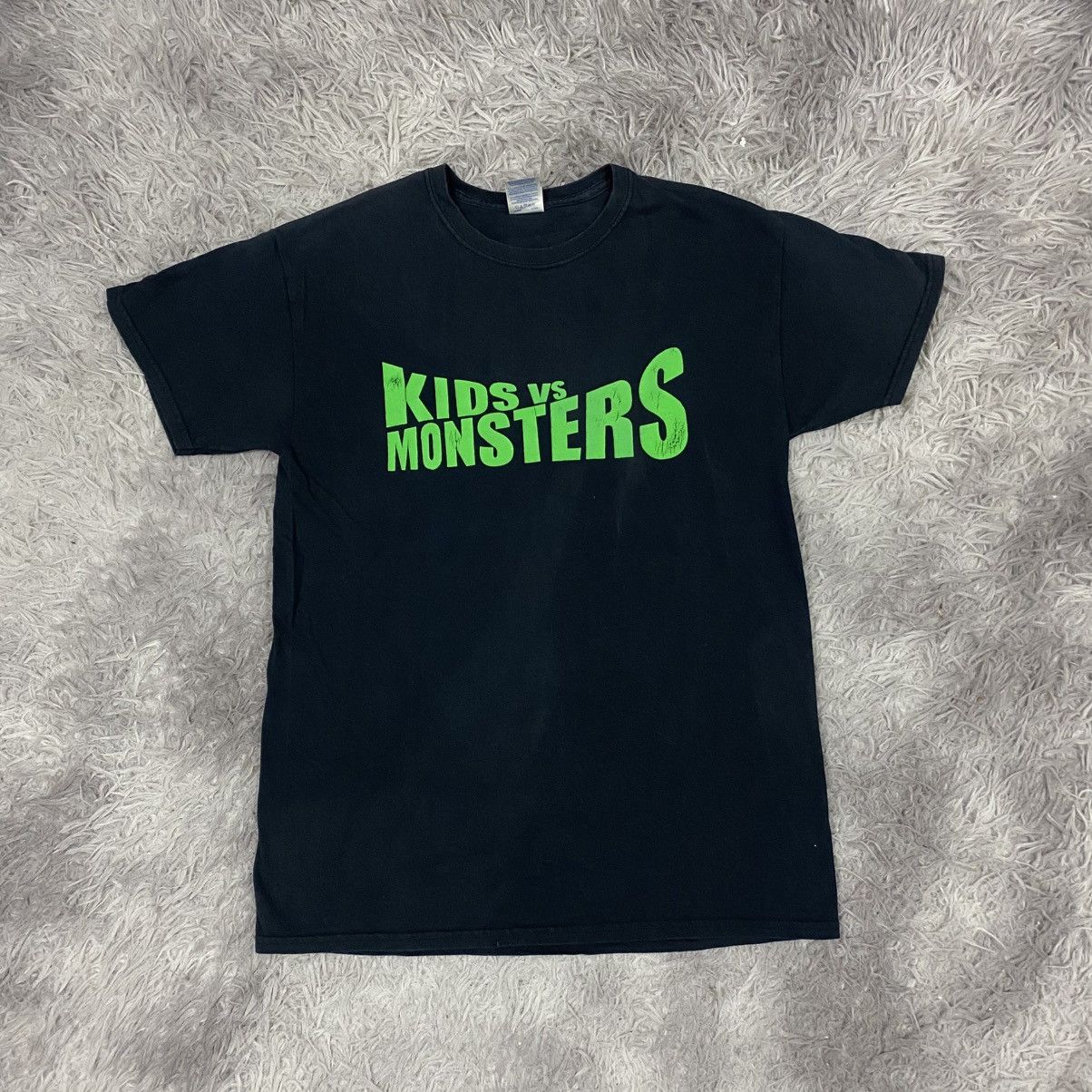 Gildan × Vintage Movie kids vs monsters animation film Size US M / EU 48-50 / 2 - 1 Thumbnail