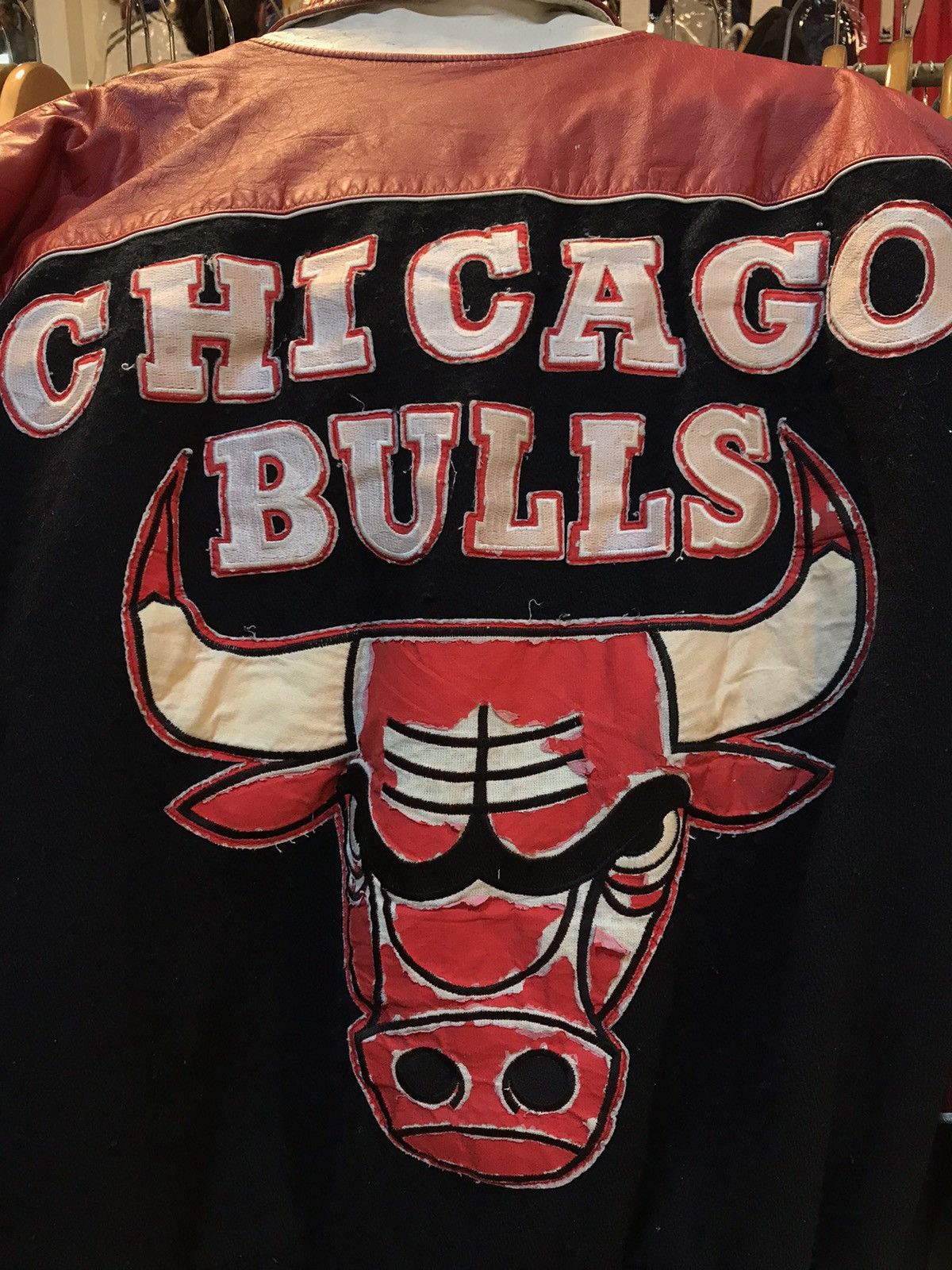 NBA × Vintage Rare Vintage NBA Chicago Bulls Leather bomber Jacket Size US L / EU 52-54 / 3 - 10 Thumbnail