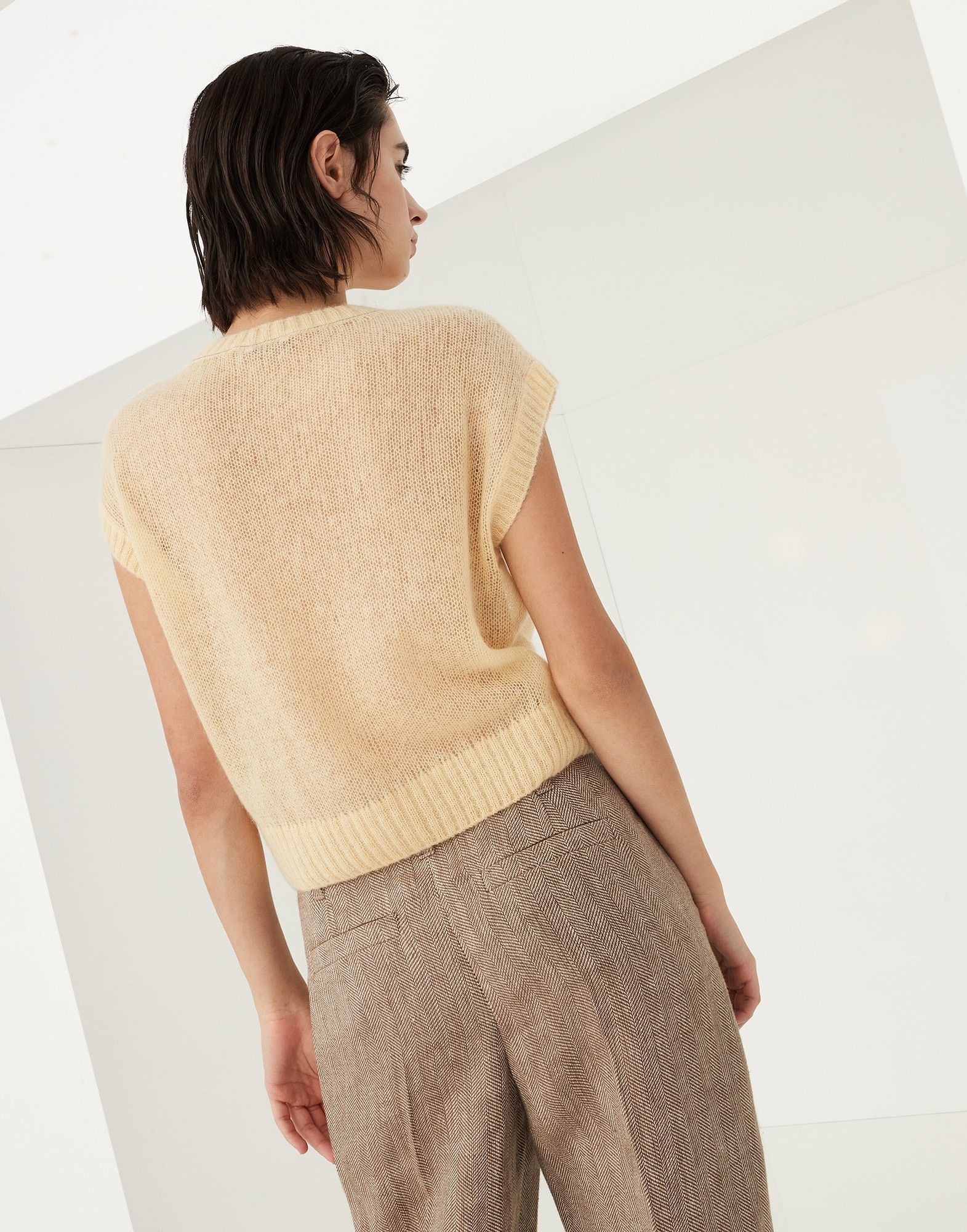 o1w1db10825 Knitted Vest in Bright Yellow