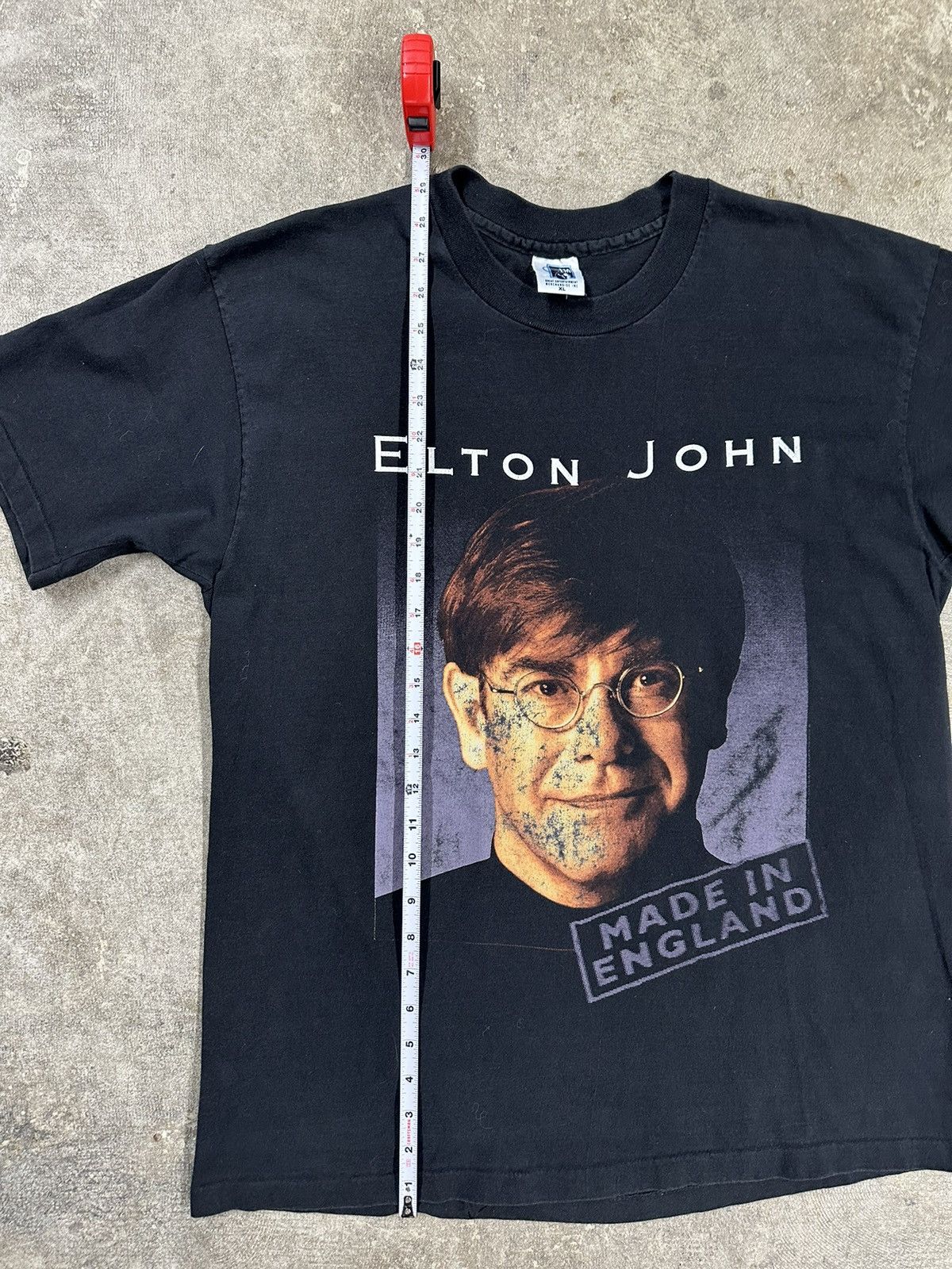 Band Tees Vintage 90s Elton John Born In The UK Graphic Band T-Shirt Size US XL / EU 56 / 4 - 13 Thumbnail