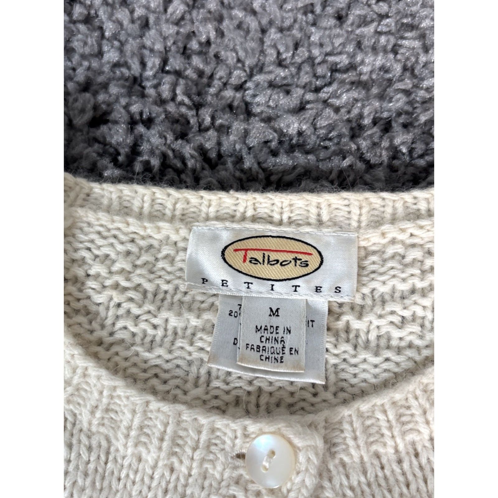 Talbots VINTAGE Talbots Cardigan Sweater Womens PM Petite Wool Ivory Cable-Knit Christmas Winter Womens Size M / US 6-8 / IT 42-44 - 4 Thumbnail