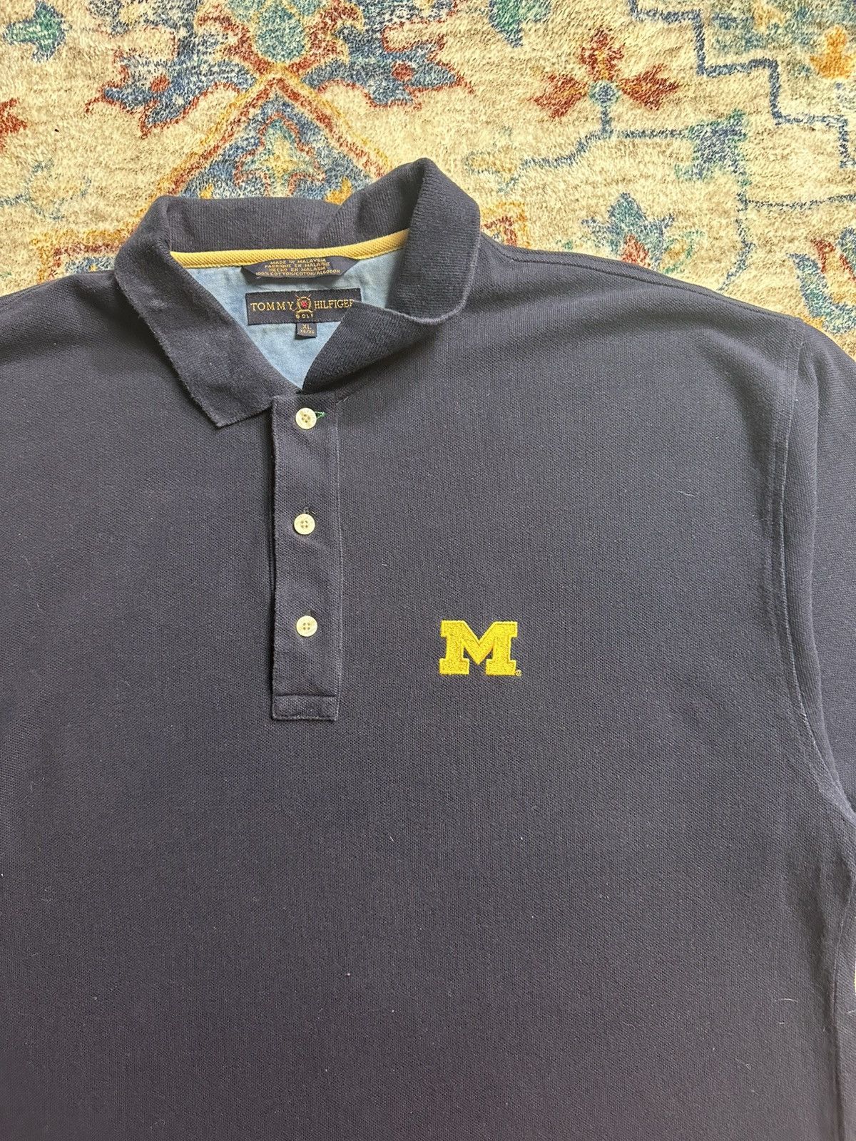 Tommy Hilfiger Tommy Hilfiger Michigan Wolverines Polo Shirt Size XL Size US XL / EU 56 / 4 - 4 Thumbnail