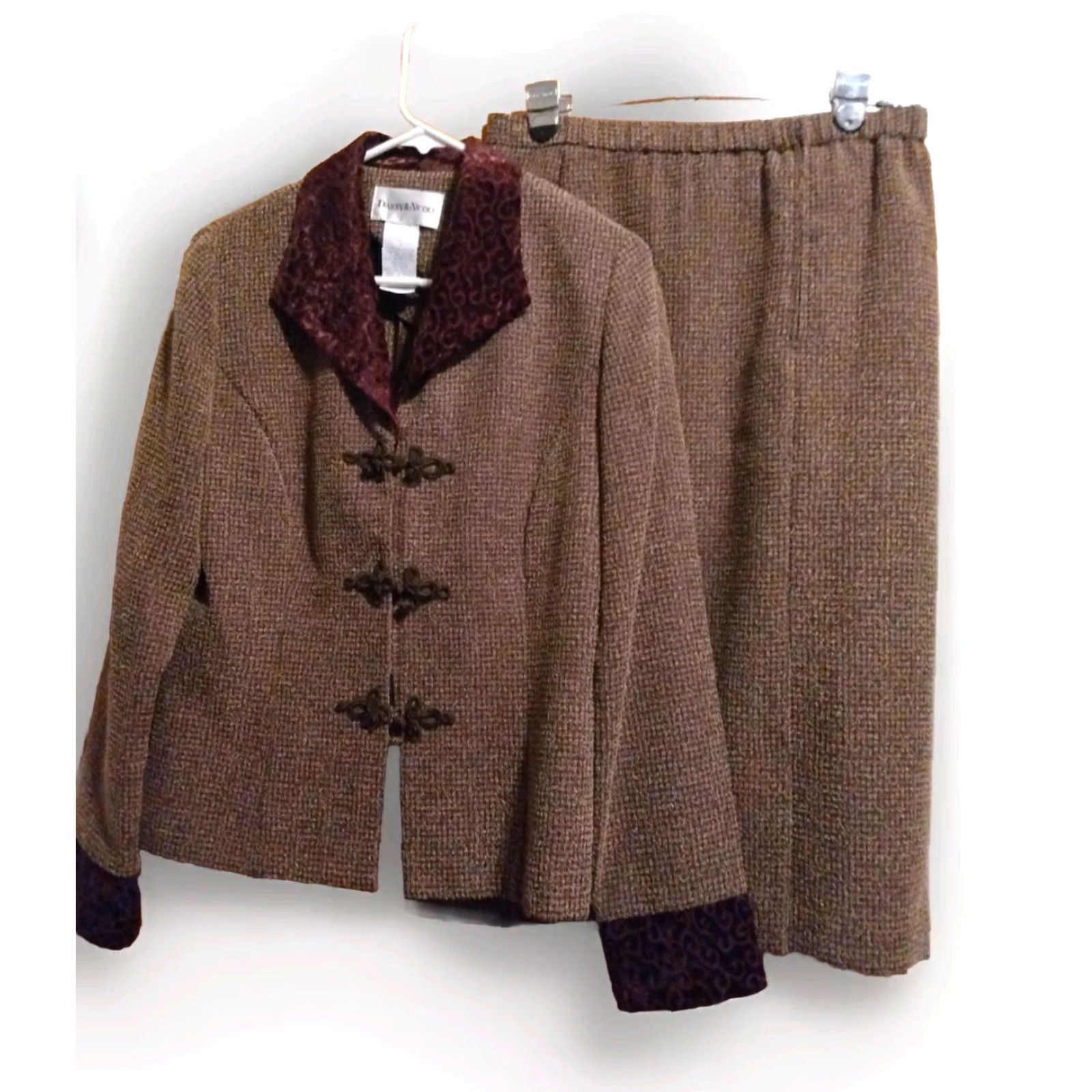 Vintage VINTAGE Danny & Nicole Skirt Suit Poly Blend 32" Waist 38" Chest 1980s Adults Womens Brown 8 Stone-Gray? Size 24" / US 00 / IT 34 - 2 Thumbnail
