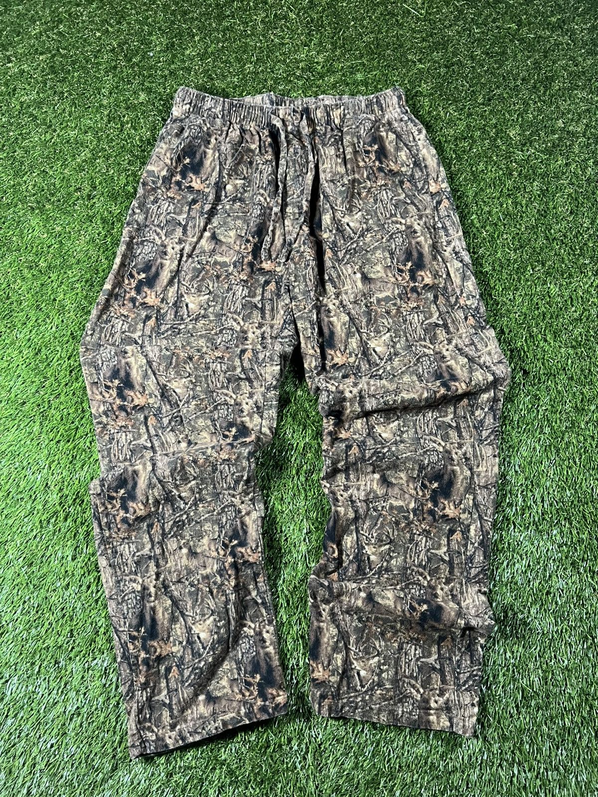 Vintage Vintage 90s Real Tree Camo Hunting Deer Baggy Sweat Pants Size US 30 / EU 46 - 1 Thumbnail