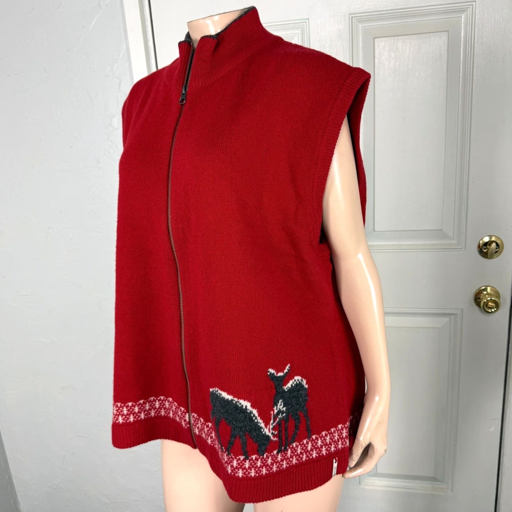 Vintage Woolrich Women's Red Sweater Vest Cardigan Deer Zip Up Knit Wool WW2 2XL XXL Size XXL / US 16-18 / IT 52-54 - 2 Thumbnail