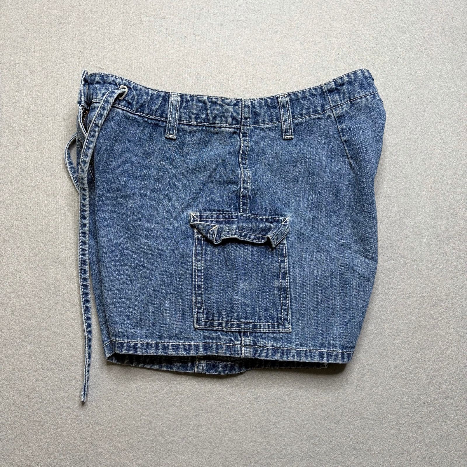 Express Express Bless Denim Cargo Shorts Women 3/4 Low Rise Y2K Size 28" / US 6 / IT 42 - 9 Thumbnail