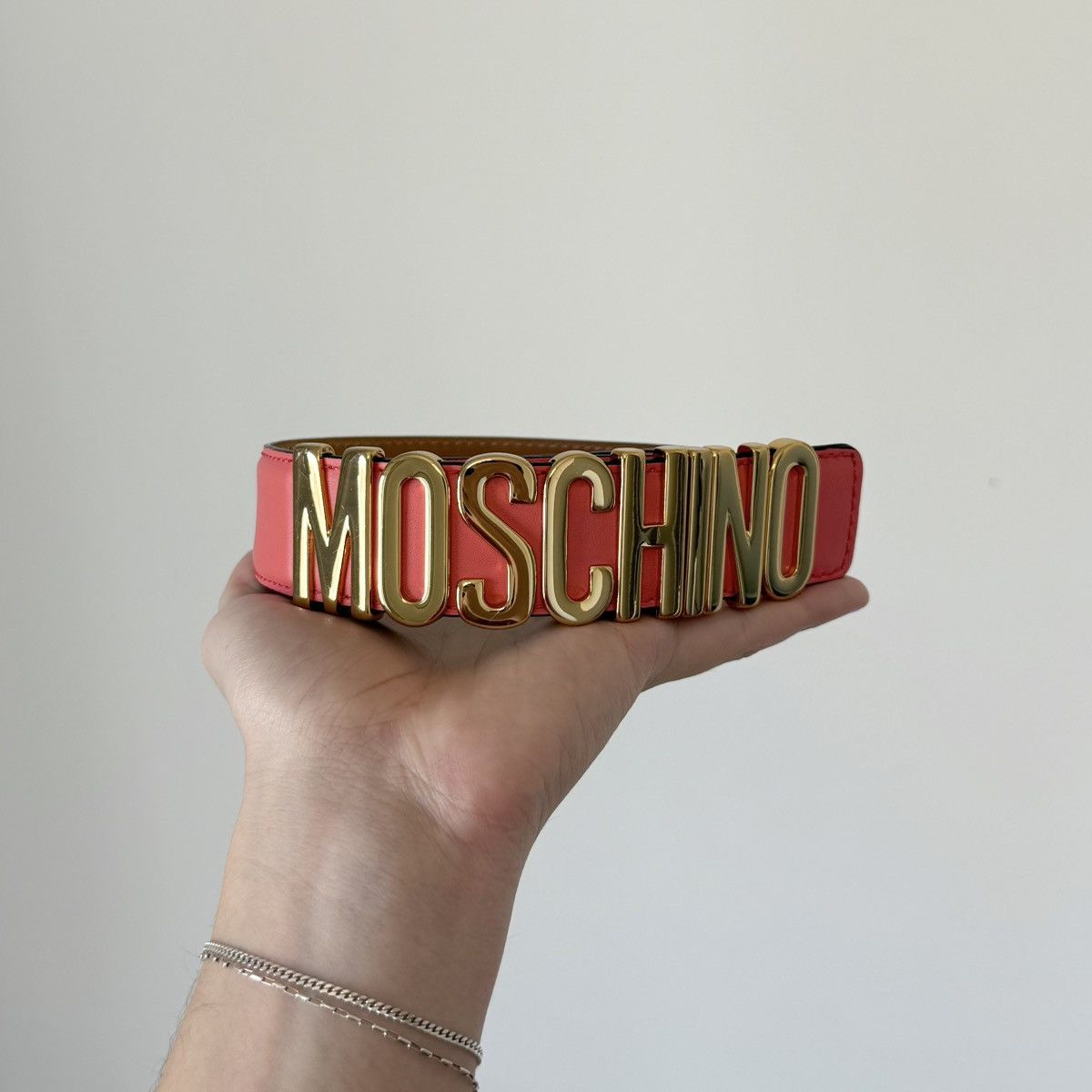 Moschino Moschino Lettering Logo Gold Tone Buckle Leather Belt Pink Size ONE SIZE - 1 Thumbnail