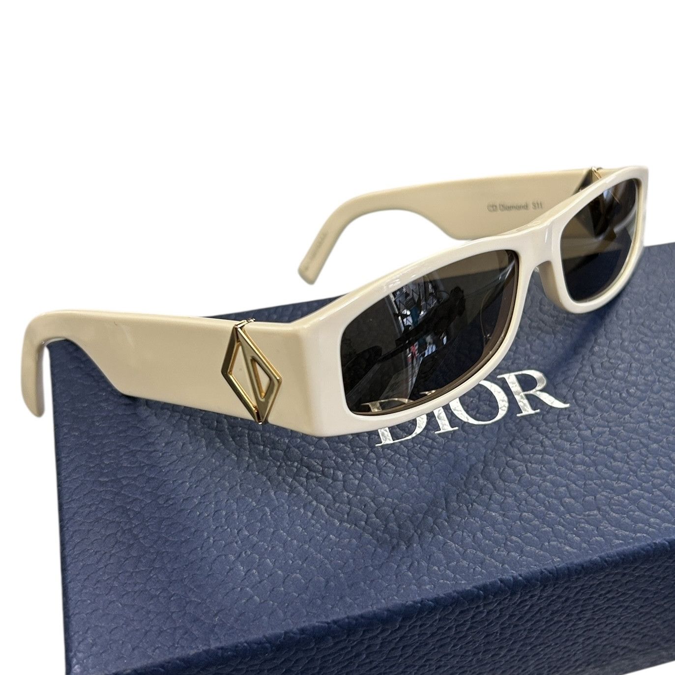 Dior × Travis Scott Dior X Travis Scott SS22 CD Diamond S1I Ivory Sunglasses Size ONE SIZE - 2 Thumbnail